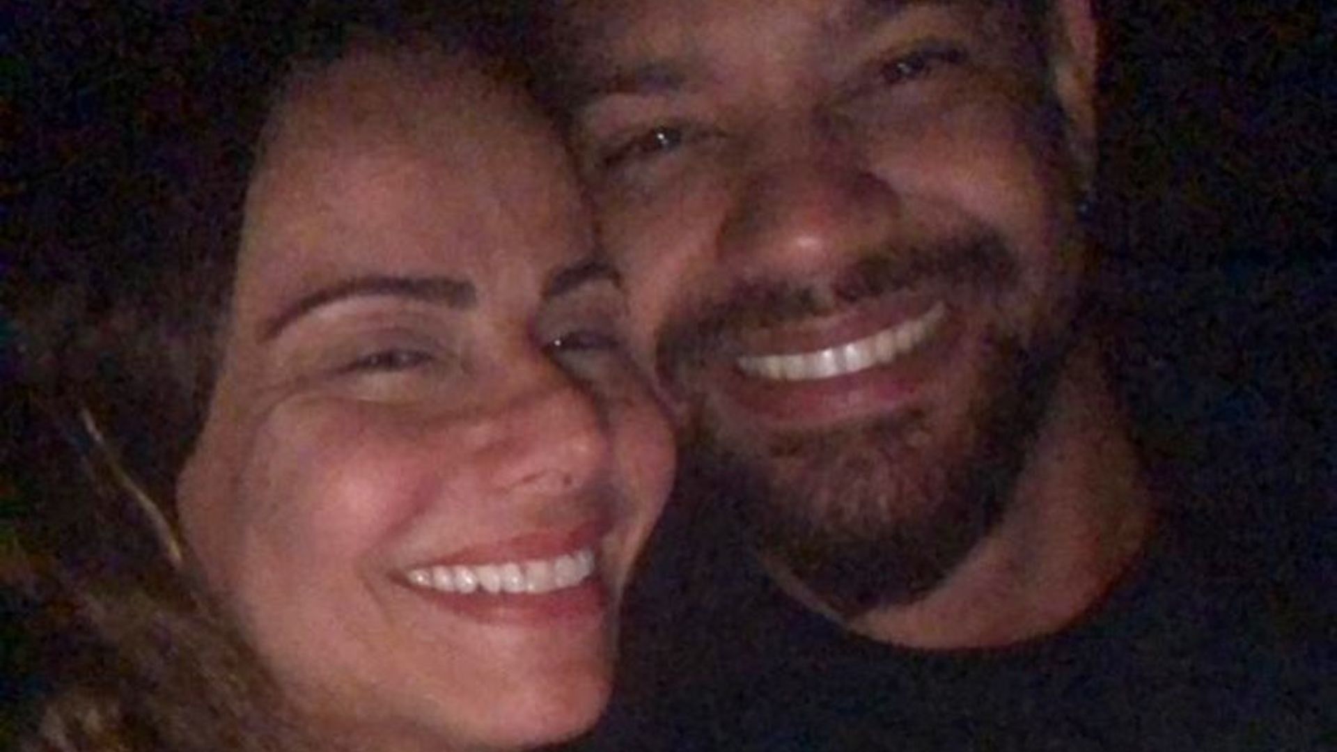 Viviane Araújo derrete a web ao comemorar 3 anos ao lado do marido: “Me faz feliz todo dia”