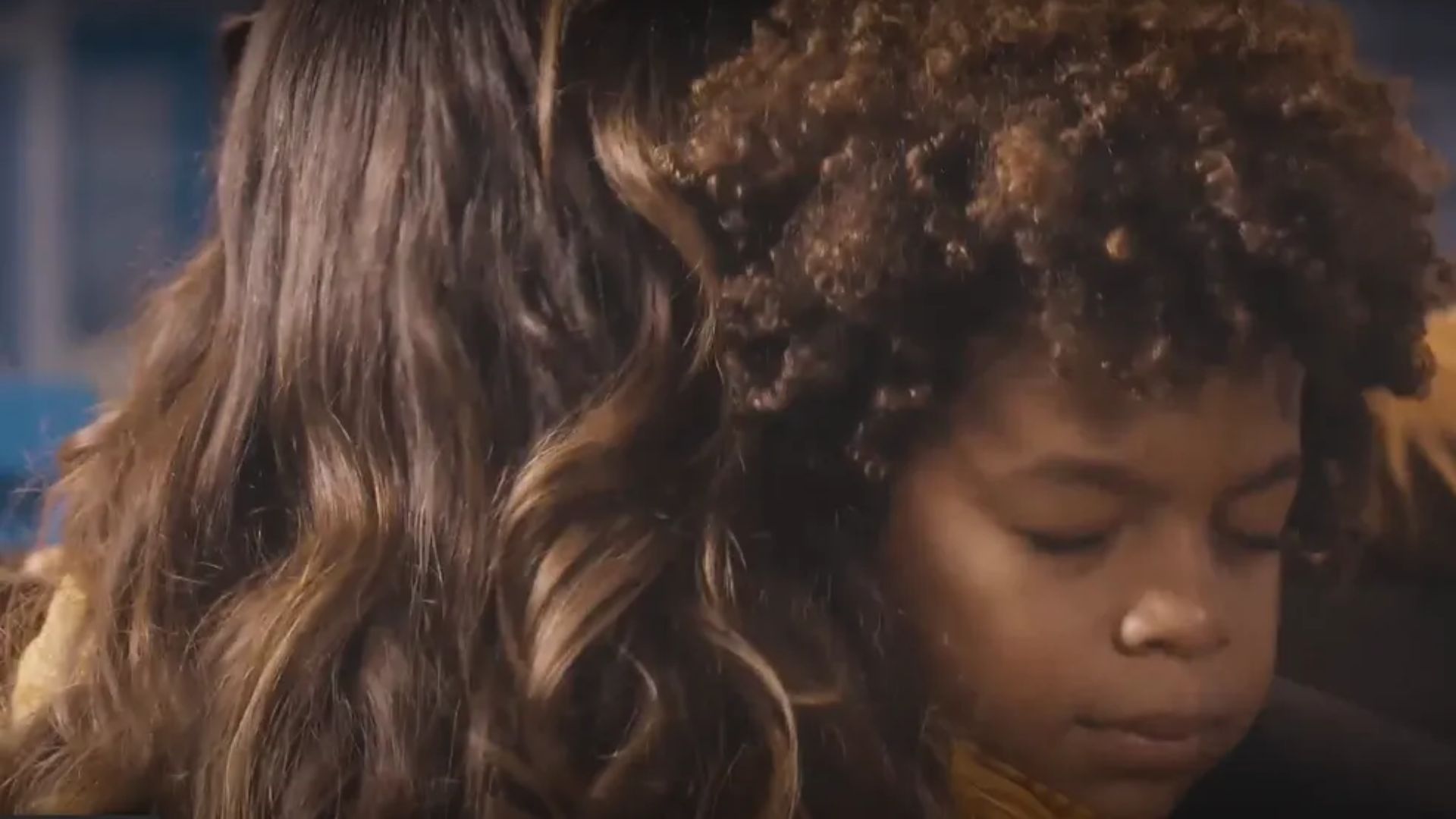 Amor Perfeito: Sem saber da verdade, Marcelino chama Marê de mãe: “Fica comigo”