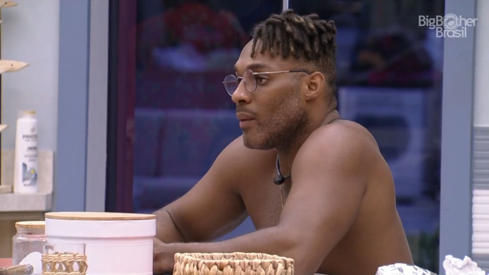 BBB23: Fred Nicácio explode ao ouvir cantoria de sister: “Pelo amor de Deus”