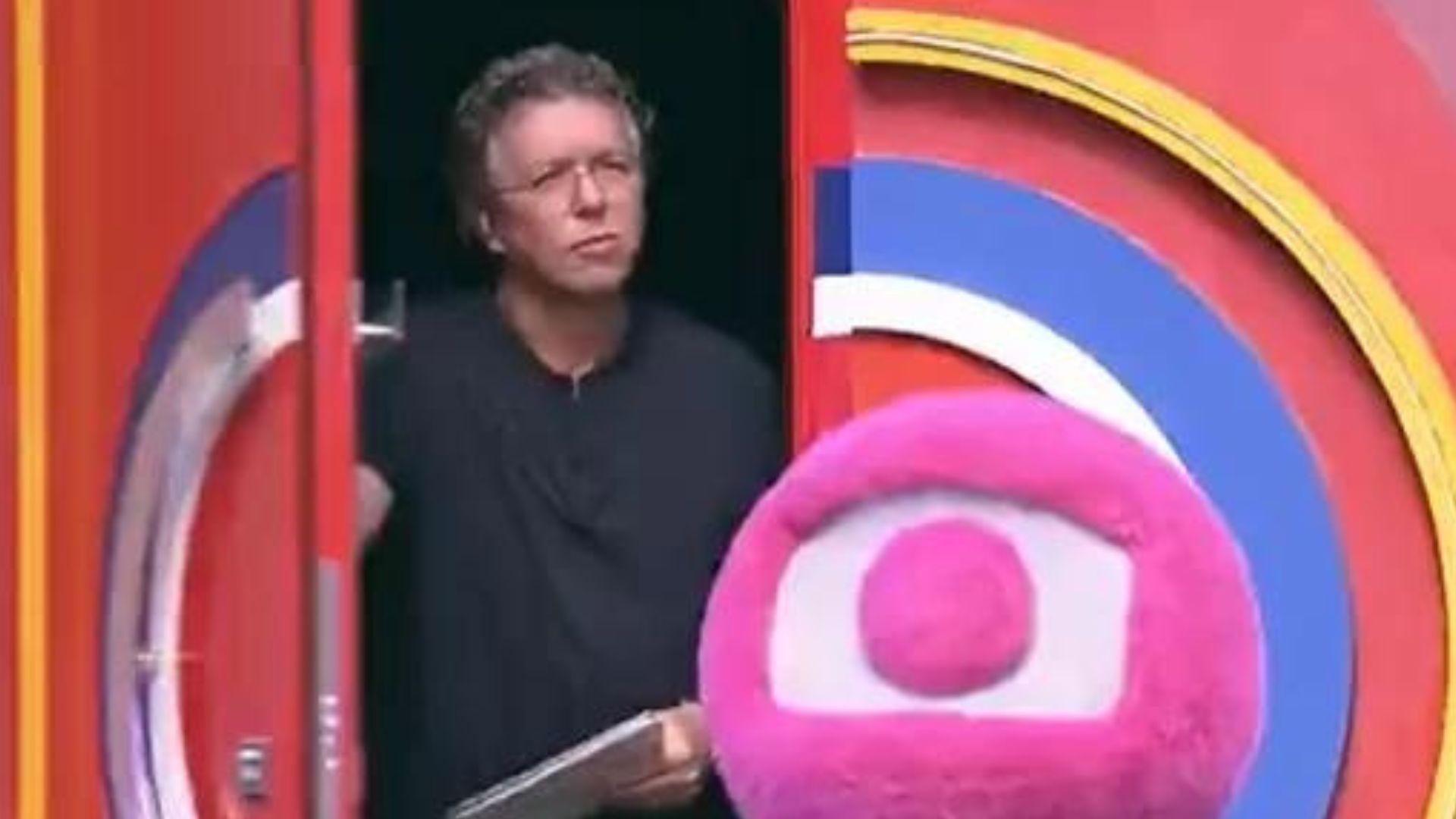 Diretor do BBB23, Boninho toma atitude drástica após ser detonado na web