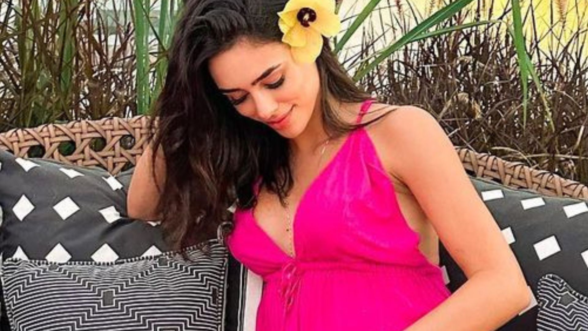 Grávida de Neymar, Bruna Biancardi acaricia a barriguinha e derrete fãs: “Muito amor”