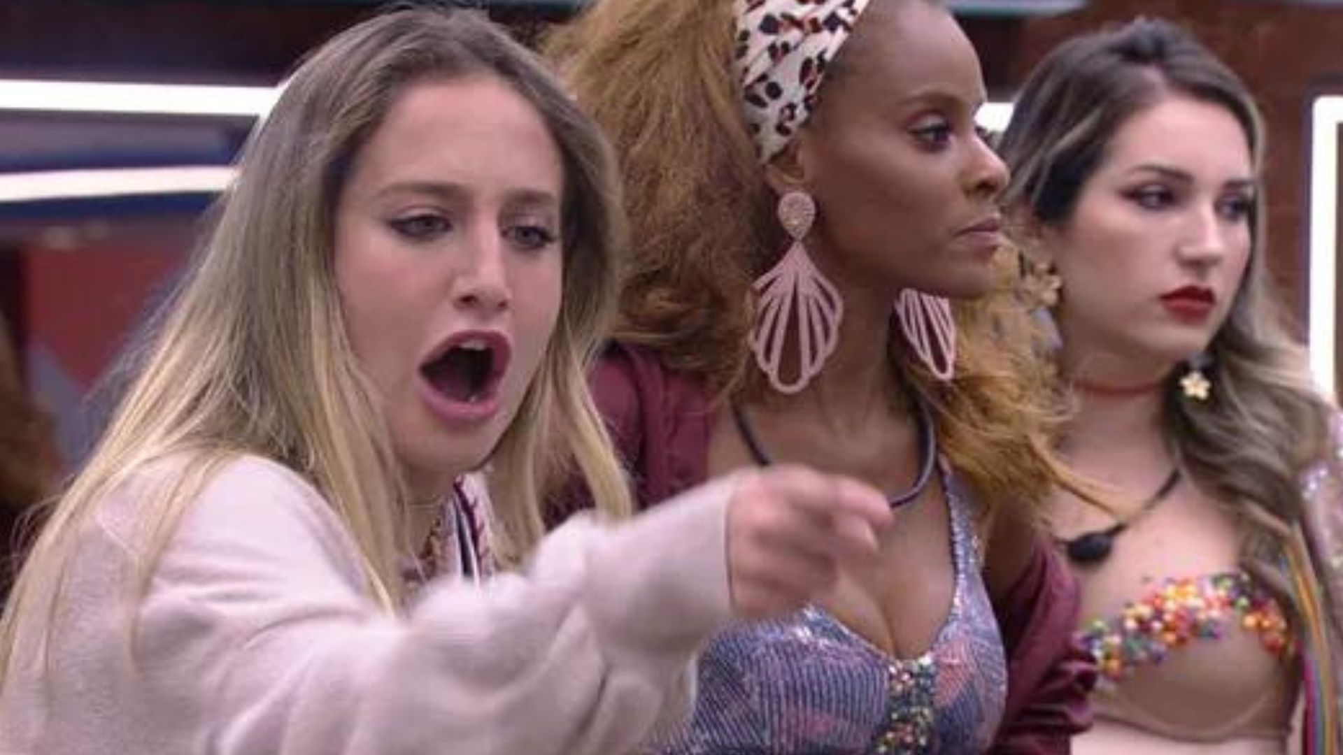 BBB23: Bruna Griphao fica aos berros ao flagrar conversa de brother: “Vira homem”