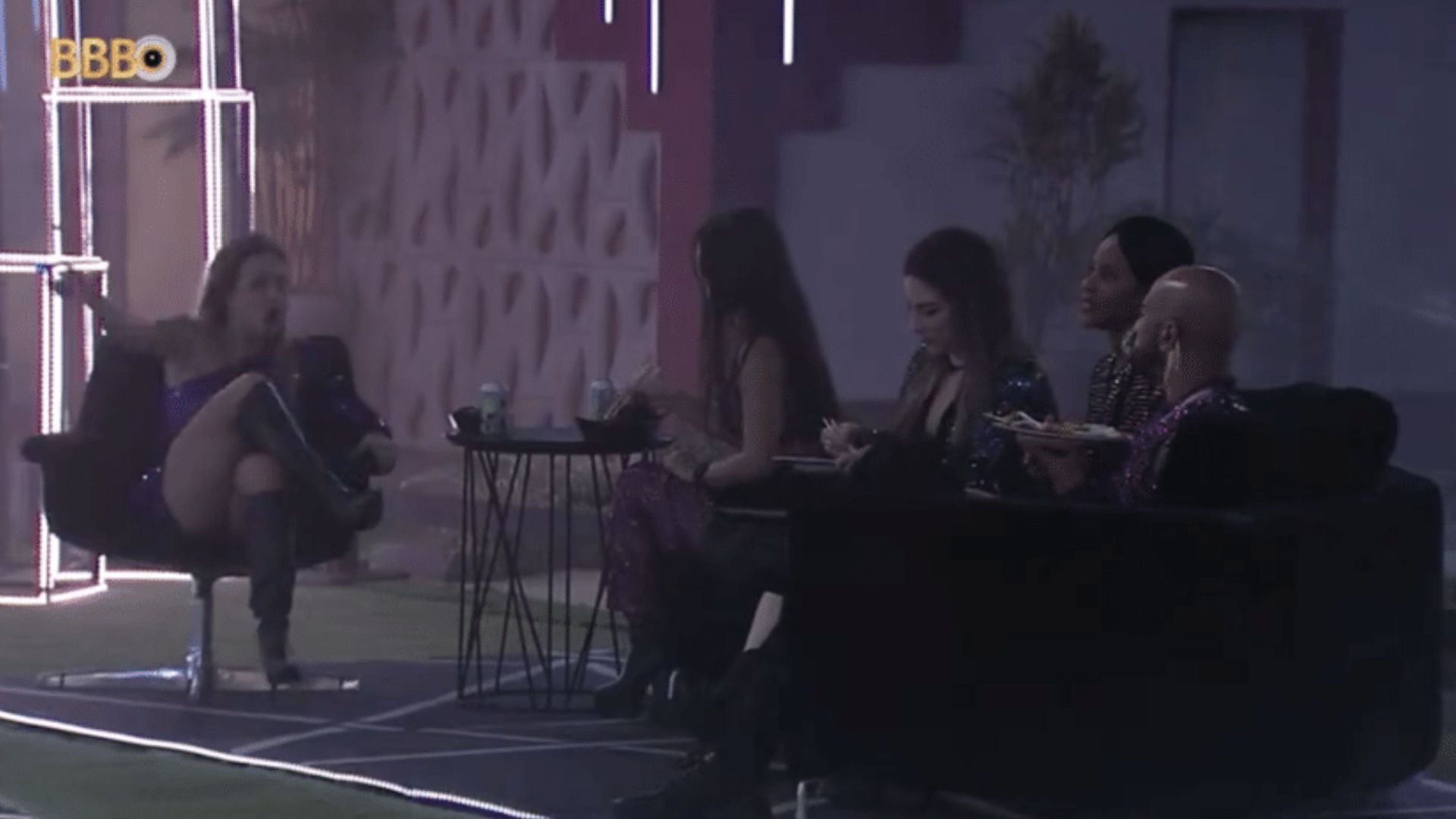 BBB23: Bruna Griphao reclama de detalhe em festa e berra com produção: “Tira”