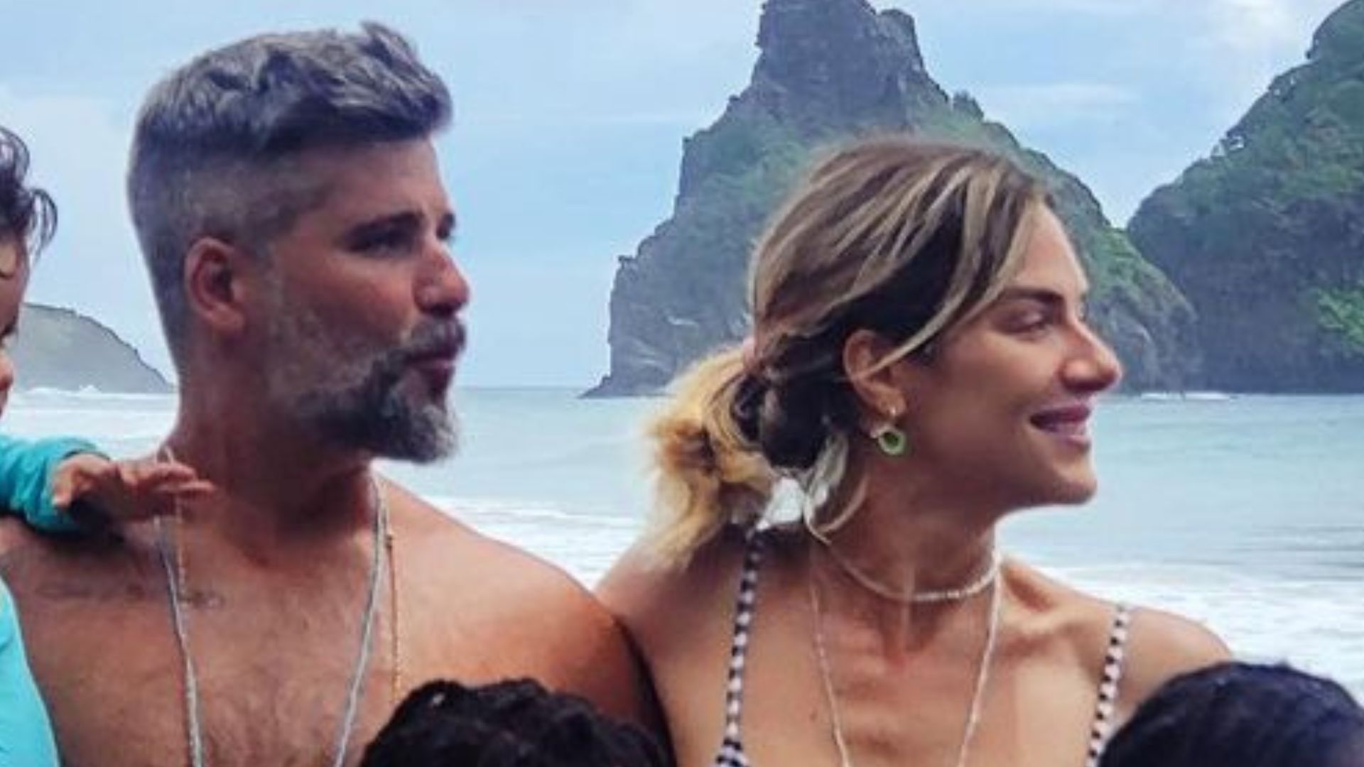 Giovanna Ewbank e Bruno Gagliasso curtem Noronha com os três filhos: “Primeira vez”