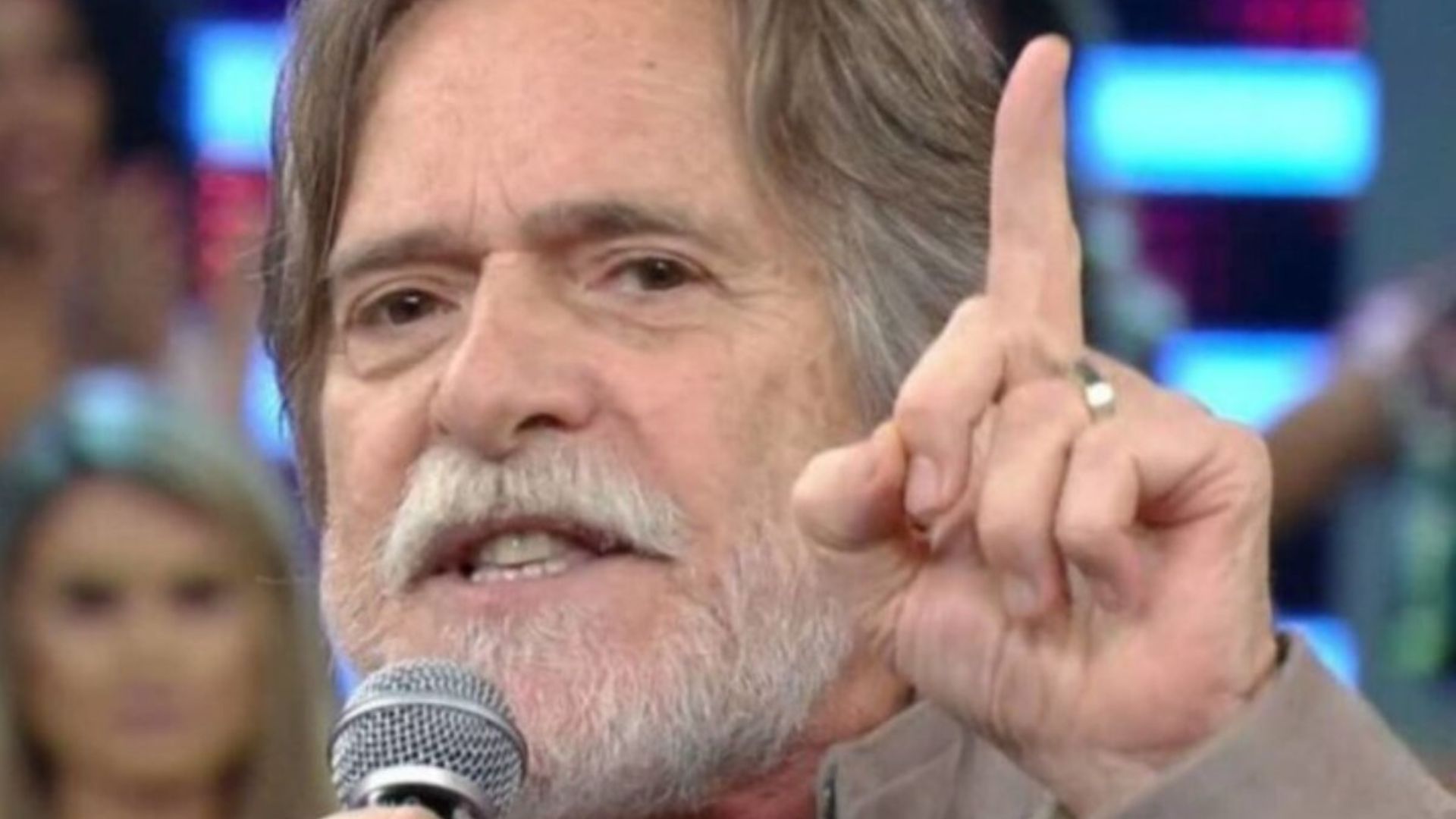 José de Abreu anuncia processo após sofrer ataque: “Prepara o bolso”