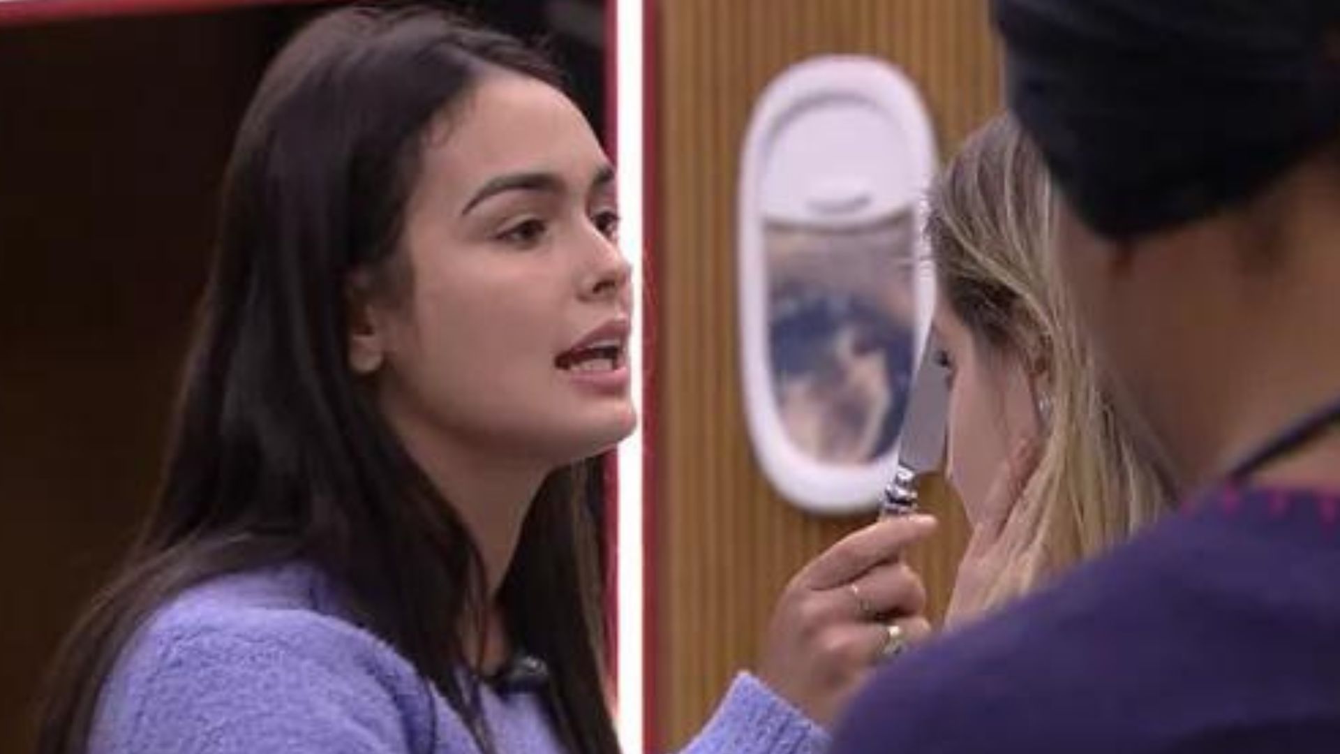 BBB23: Treta! Larissa parte pra cima de brother em briga acalorada: “Arregão”