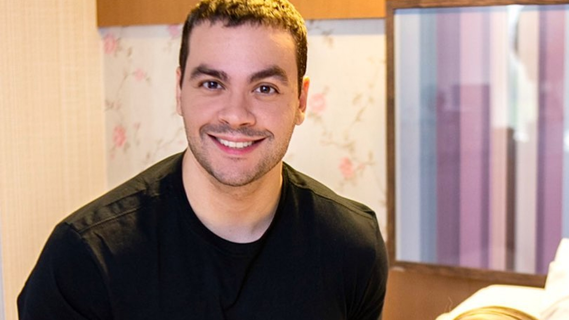 Luccas Neto mostra primeira foto e nome do segundo filho gera controvérsia: “Coitada”
