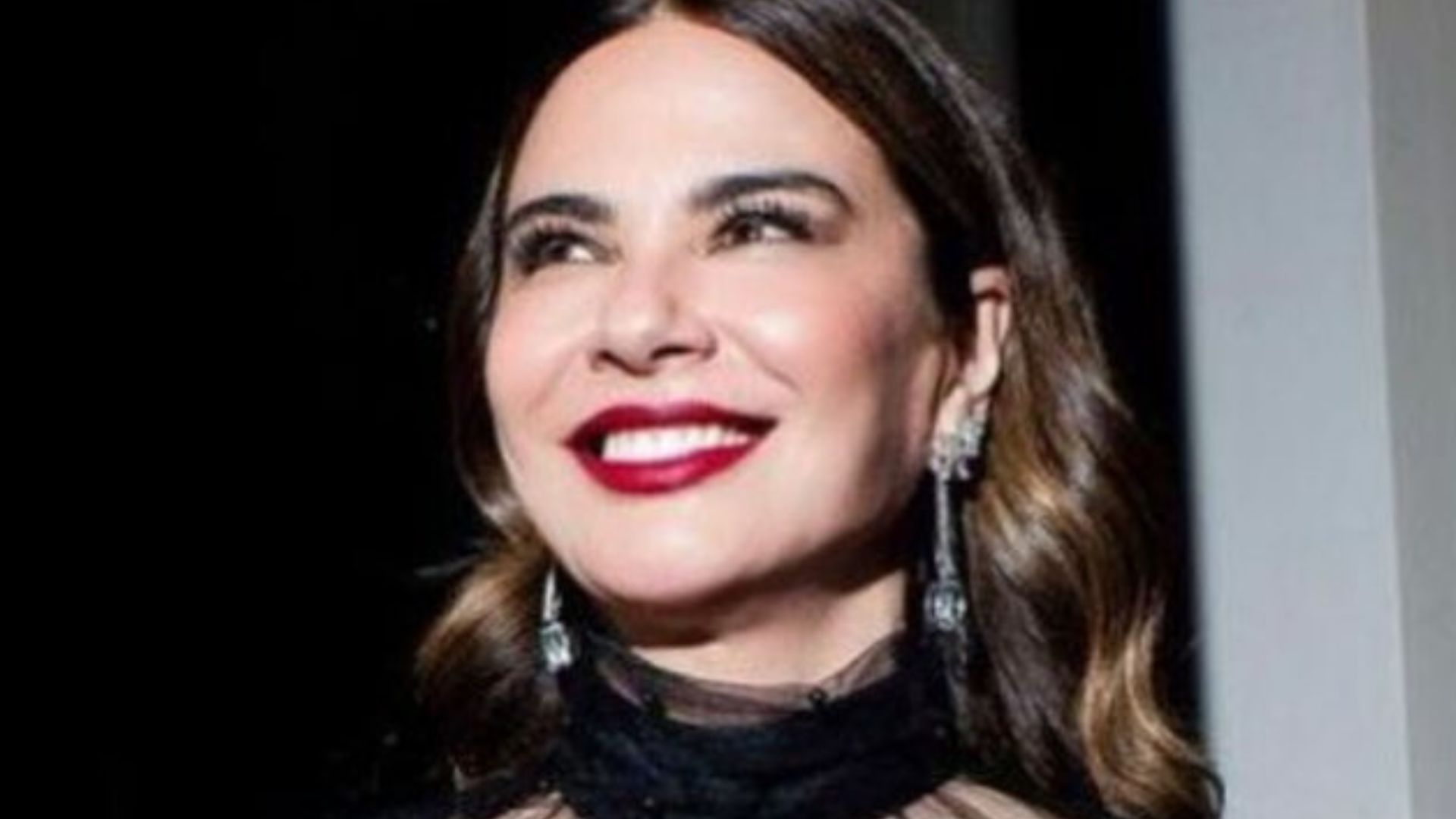Aos 53 anos, Luciana Gimenez causa escândalo com look transparente: “Deusa”