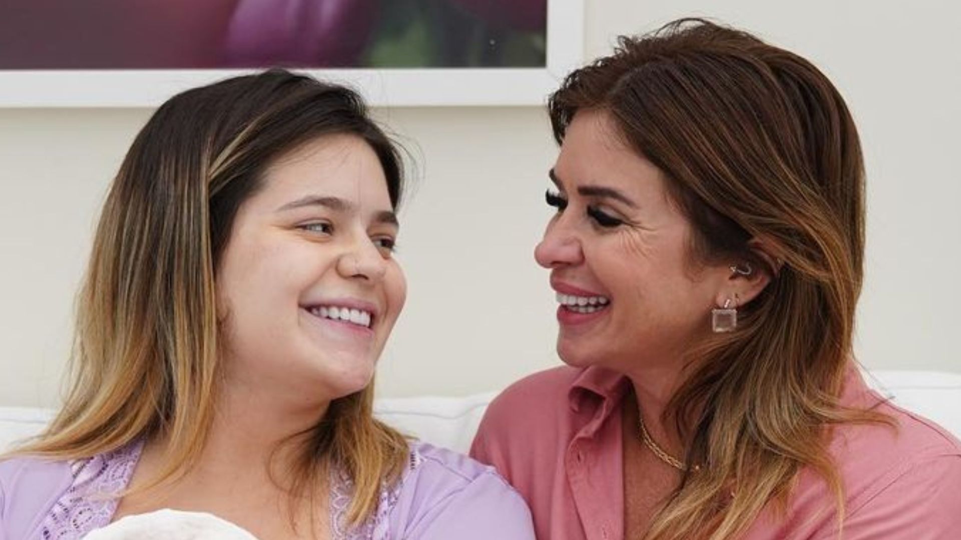 Mãe de Viih Tube entrega fato impressionante em nascimento da neta: “Igual”