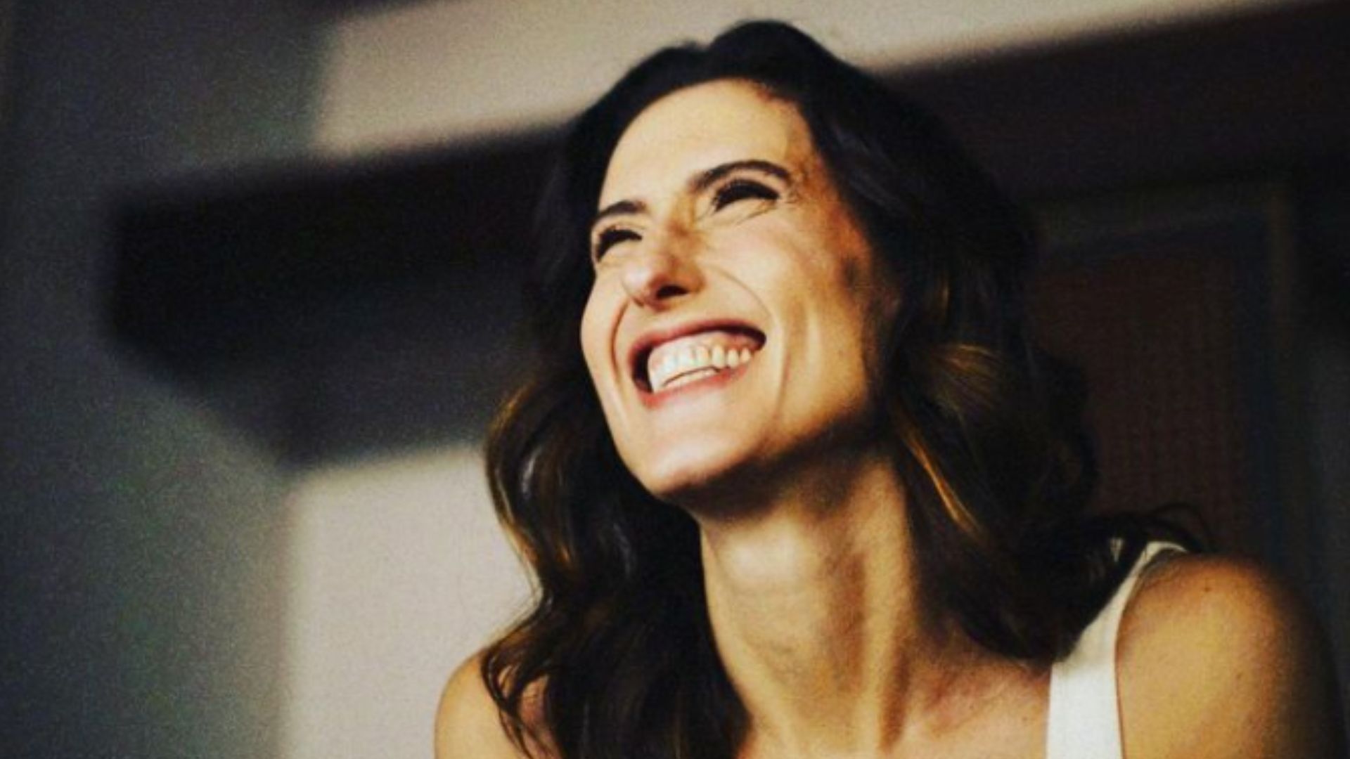 Paola Carosella faz sucesso ao exibir corpo sarado: “Elegante até fazendo exercício”