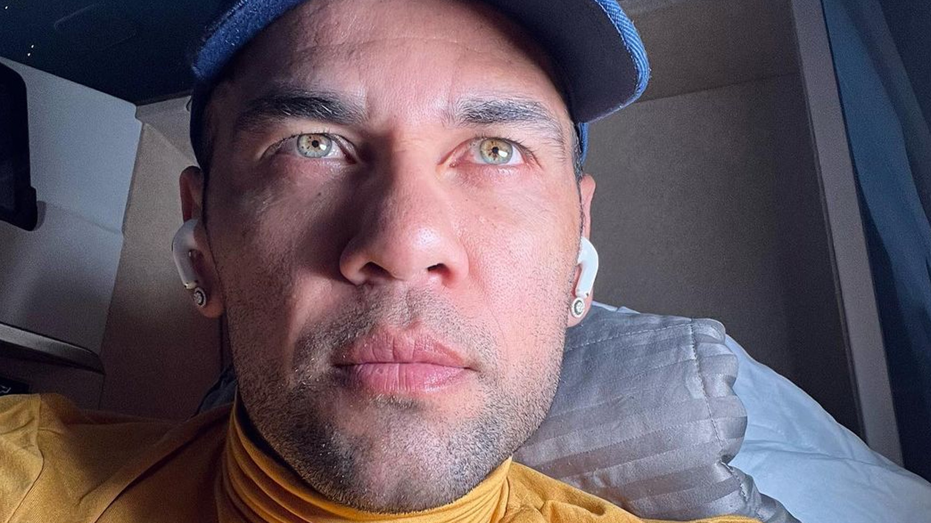 Mesmo preso, Daniel Alves pode voltar aos gramados do futebol: entenda o motivo