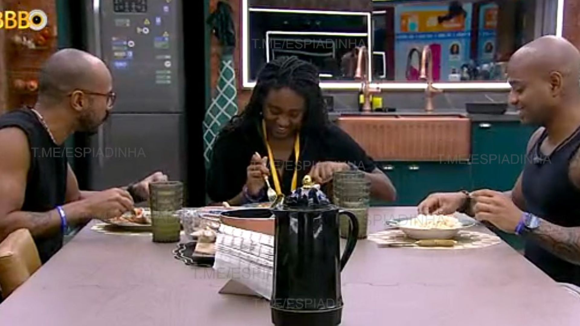 BBB23: Ricardo Alface perde a paciência ao ver Cezar elogiando Sarah: “Talarico”
