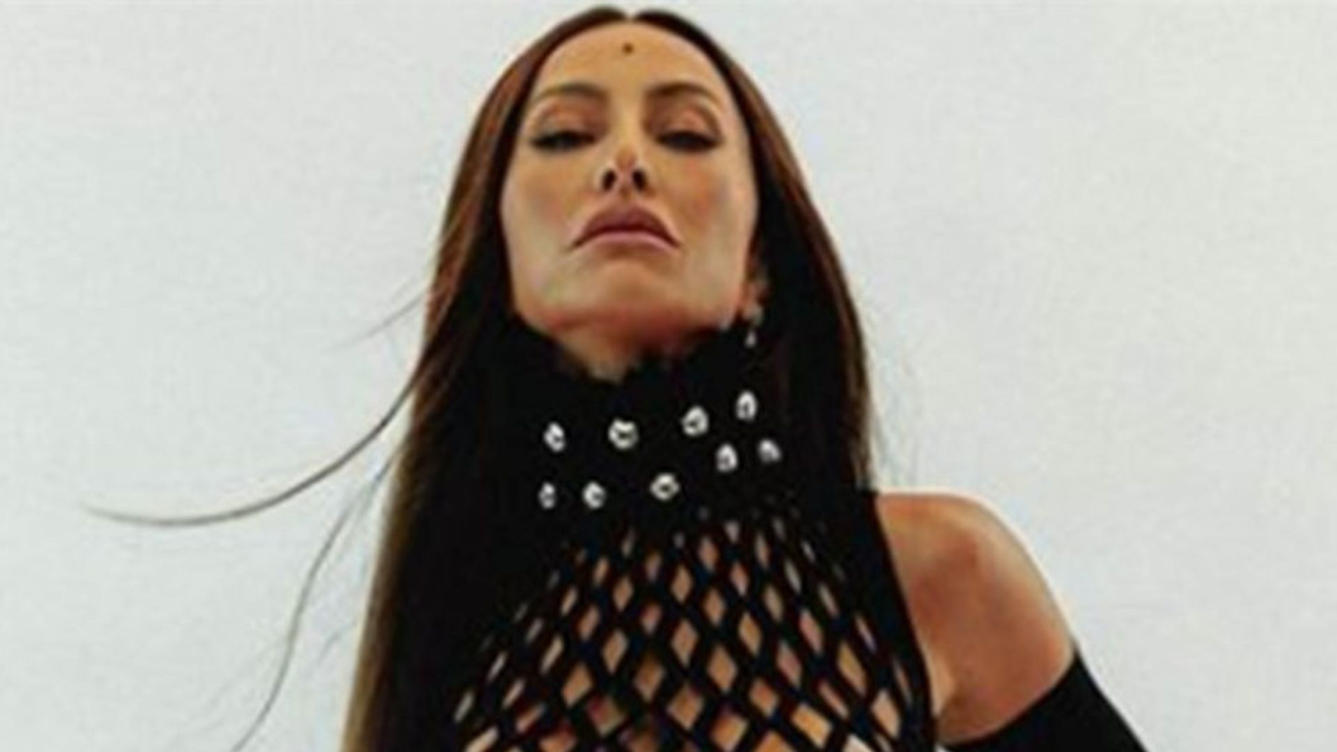 Sabrina Sato não cobre quase nada e exibe corpão com tapa-mamilo: “Gostosa”