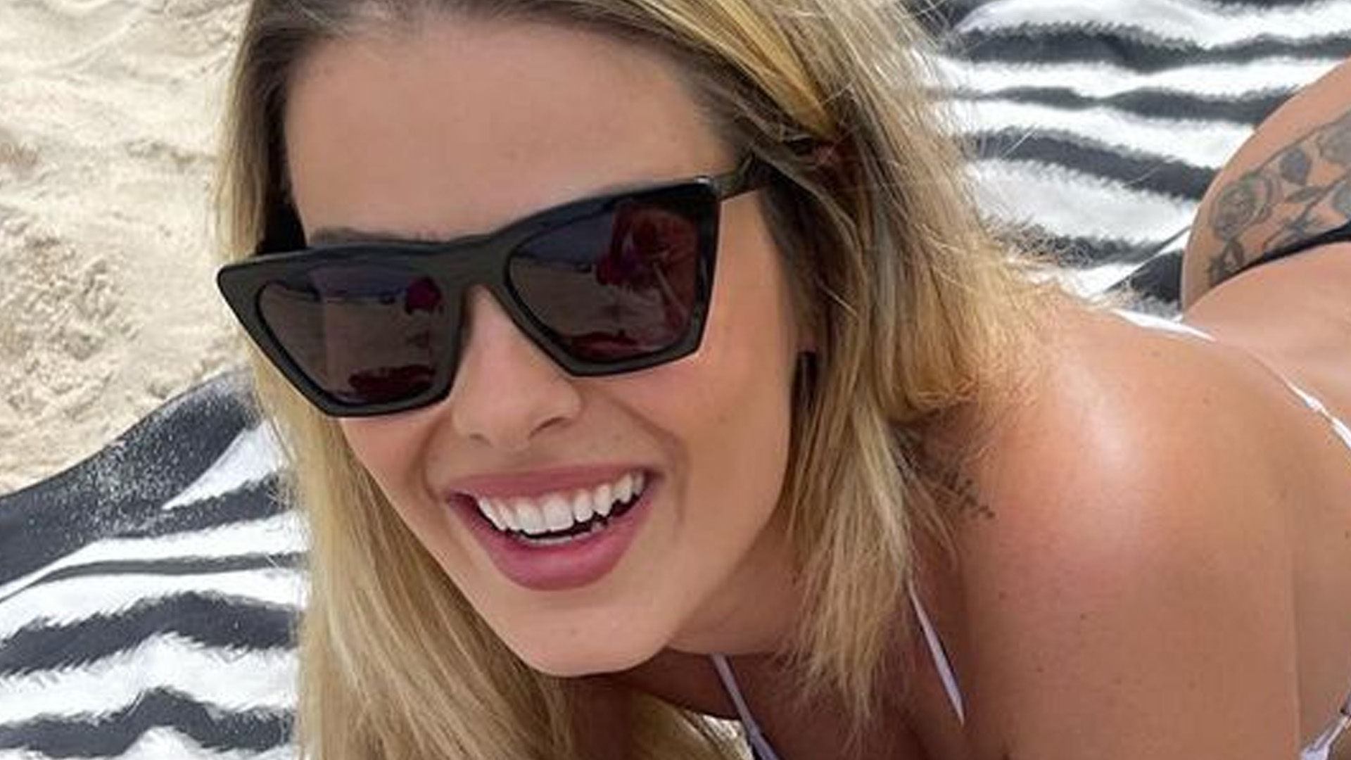 Yasmin Brunet bronzeia bumbum com biquíni fio-dental e fãs surtam: “Obra prima’