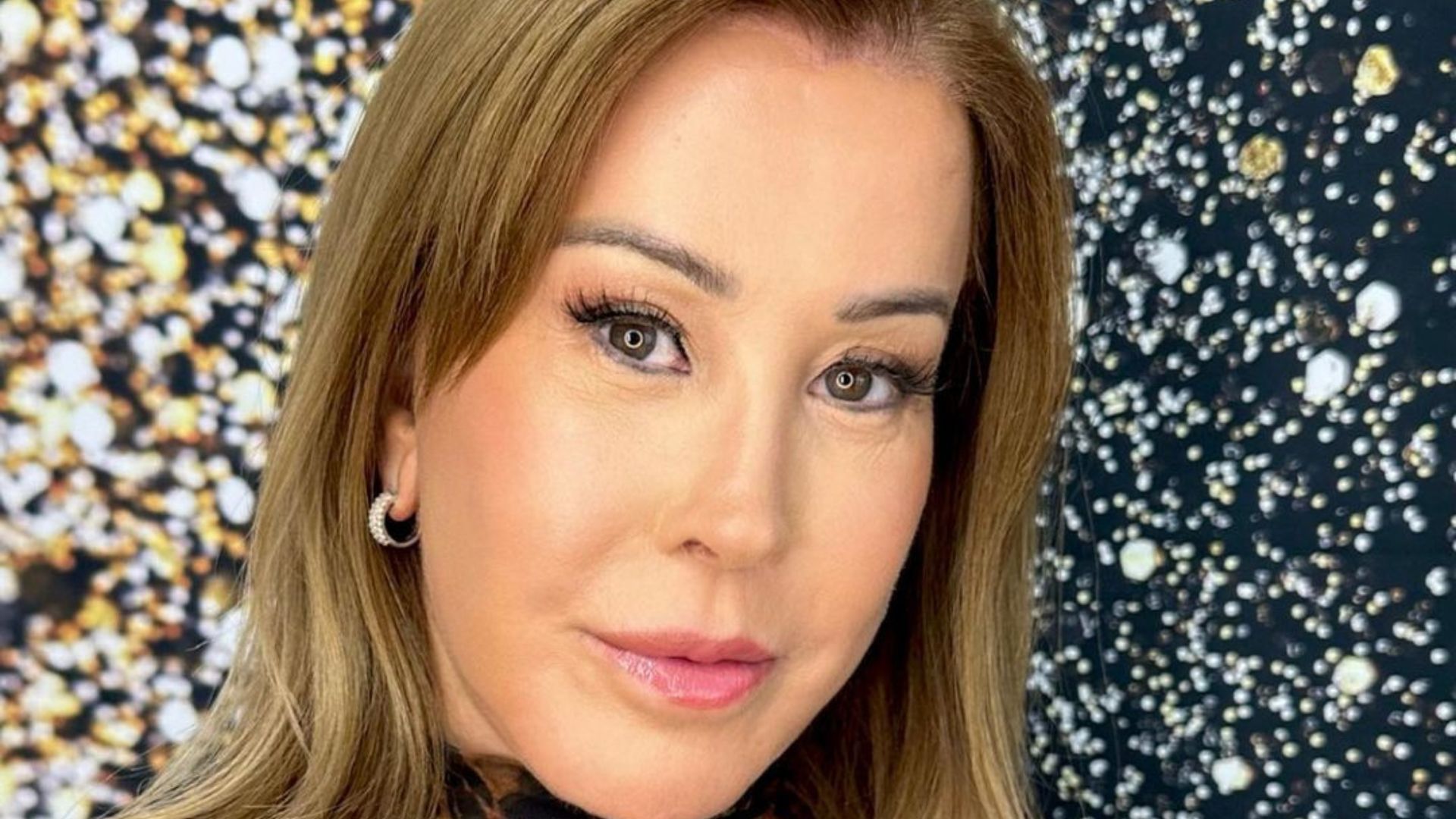 Zilu Camargo posa com look ousado e fãs defendem: “Ficaram perfeitos”