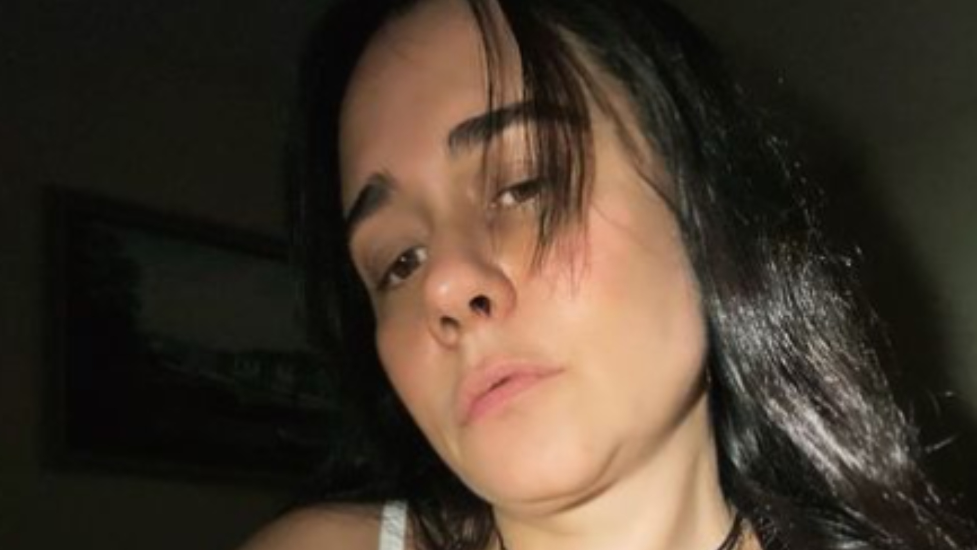 Na cama, Alessandra Negrini posa só de sutiã e faz temperatura subir: “Espetáculo”