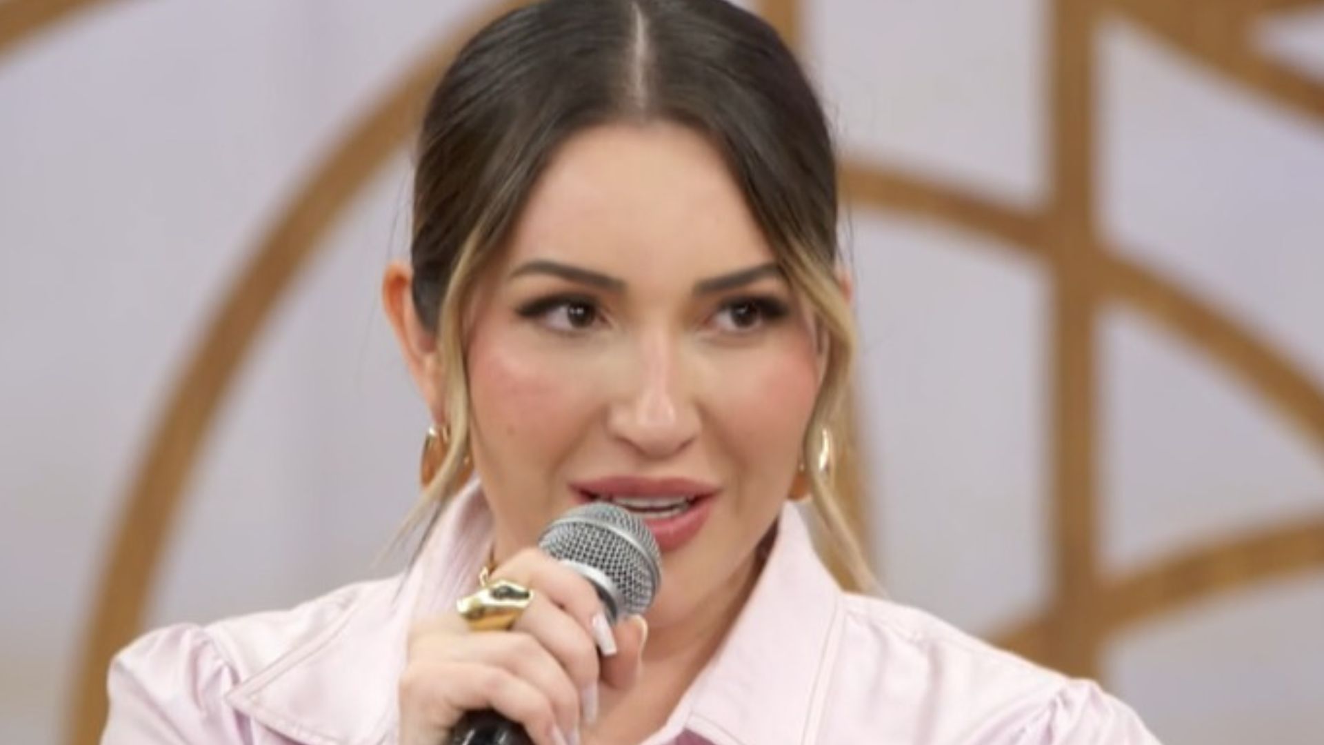 Campeã do BBB23, Amanda Meirelles causa tumulto com participação no ‘Encontro’: “Tanto tempo”