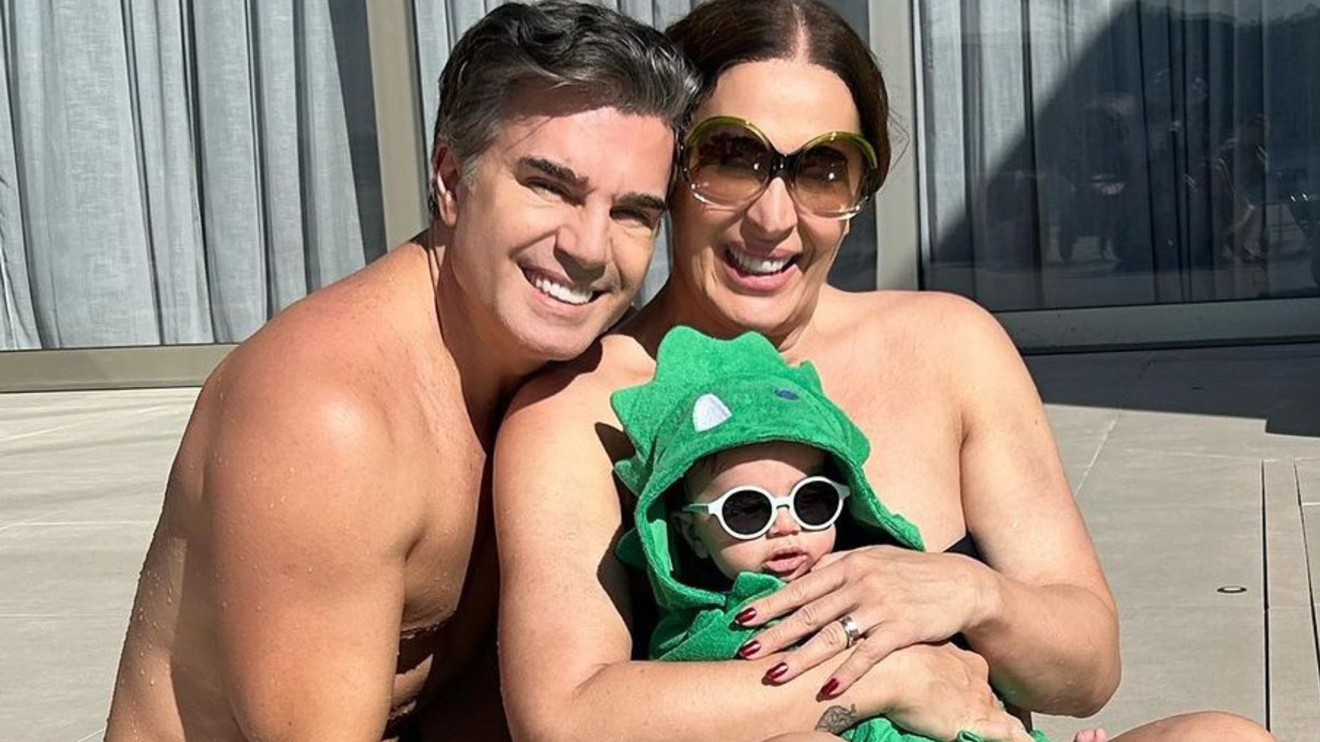 Parece com quem? Na piscina, filho de Claudia Raia surpreende com beleza: “Criança linda”