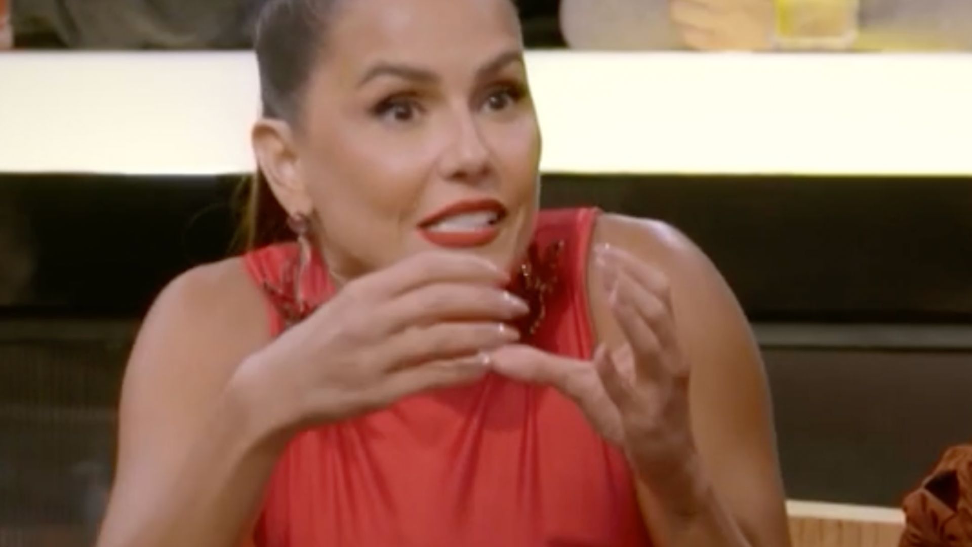 Deborah Secco revela dificuldade em fazer garganta profunda: “Não tem aderência”