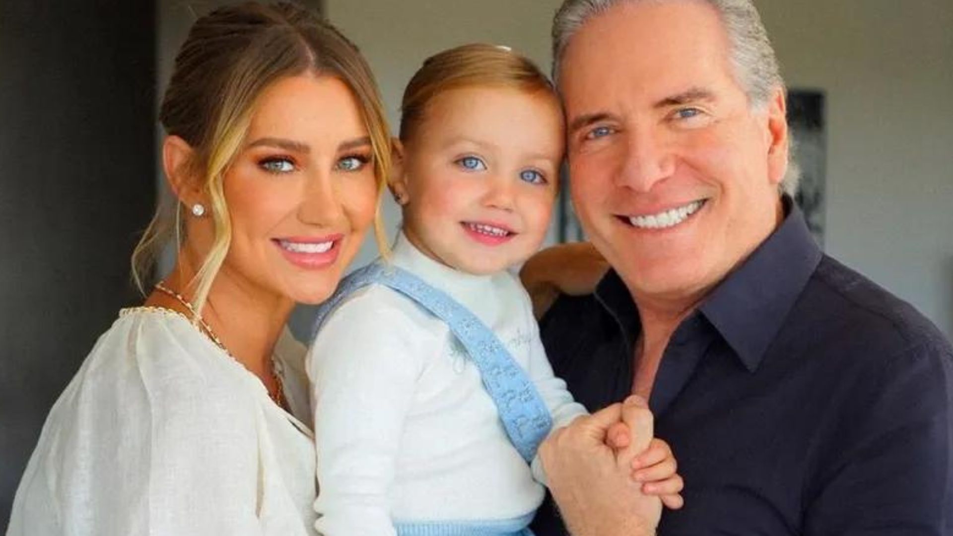 Esposa de Roberto Justus divide opiniões ao gravar sofrimento da filha: “Desnecessário”
