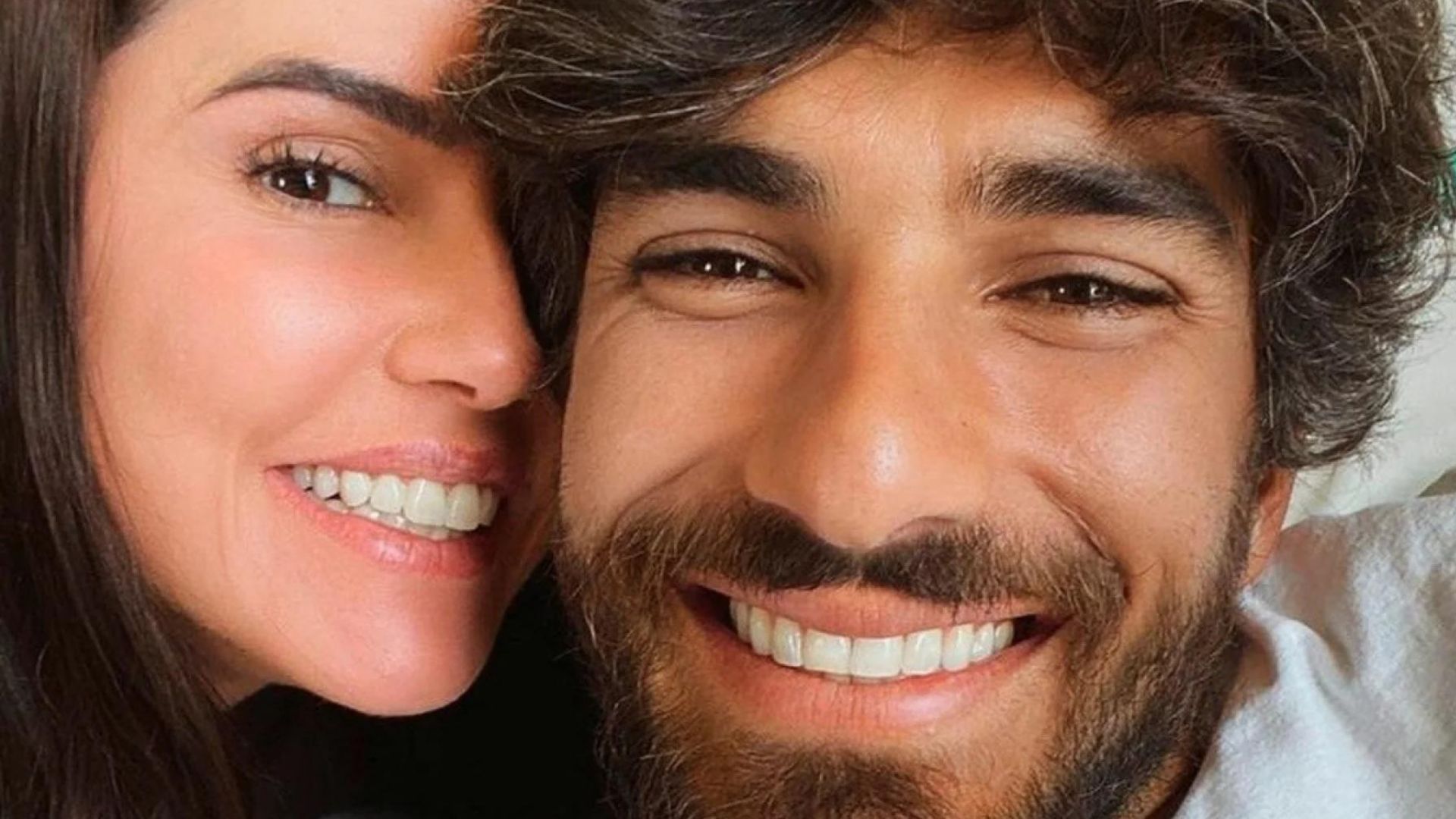 Marido de Deborah Secco causa alvoroço após ter intimidade exposta: “Queremos ver”