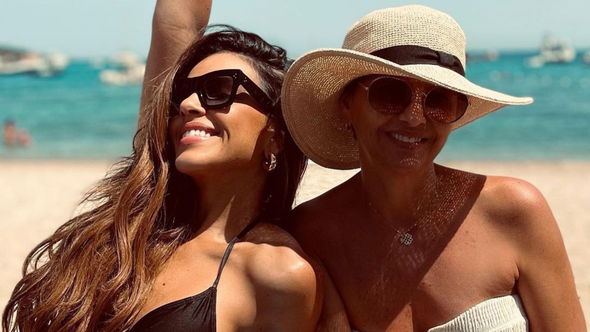 Idênticas! Mariana Rios e mãe arrasam na Itália: “Xerox da mãe”
