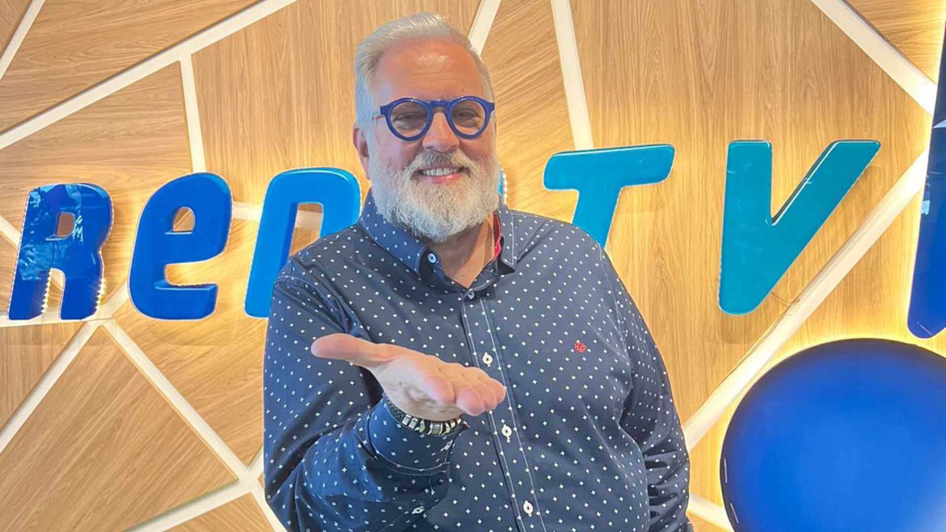 Leão Lobo assina contrato com RedeTV! após demissão da Gazeta: “Dignidade”