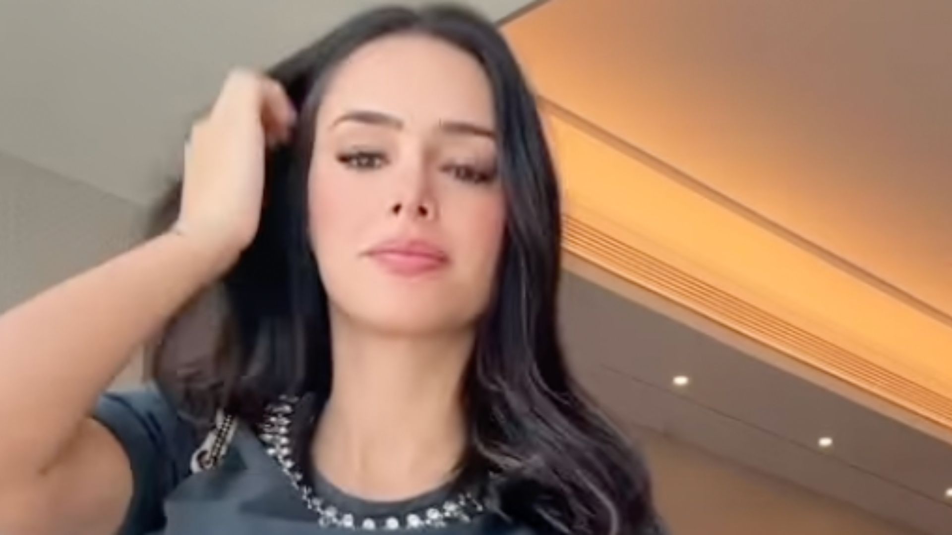 Adeus, ousadia! Bruna Biancardi surge toda coberta para passeio na Arábia Saudita