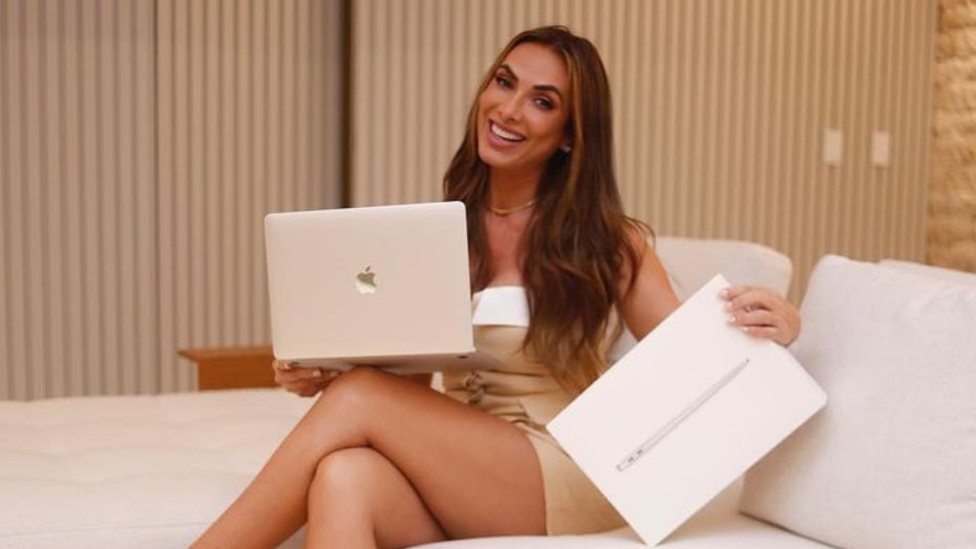 Cachê exorbitante de Nicole Bahls para publicidade na web é revelado; saiba quanto