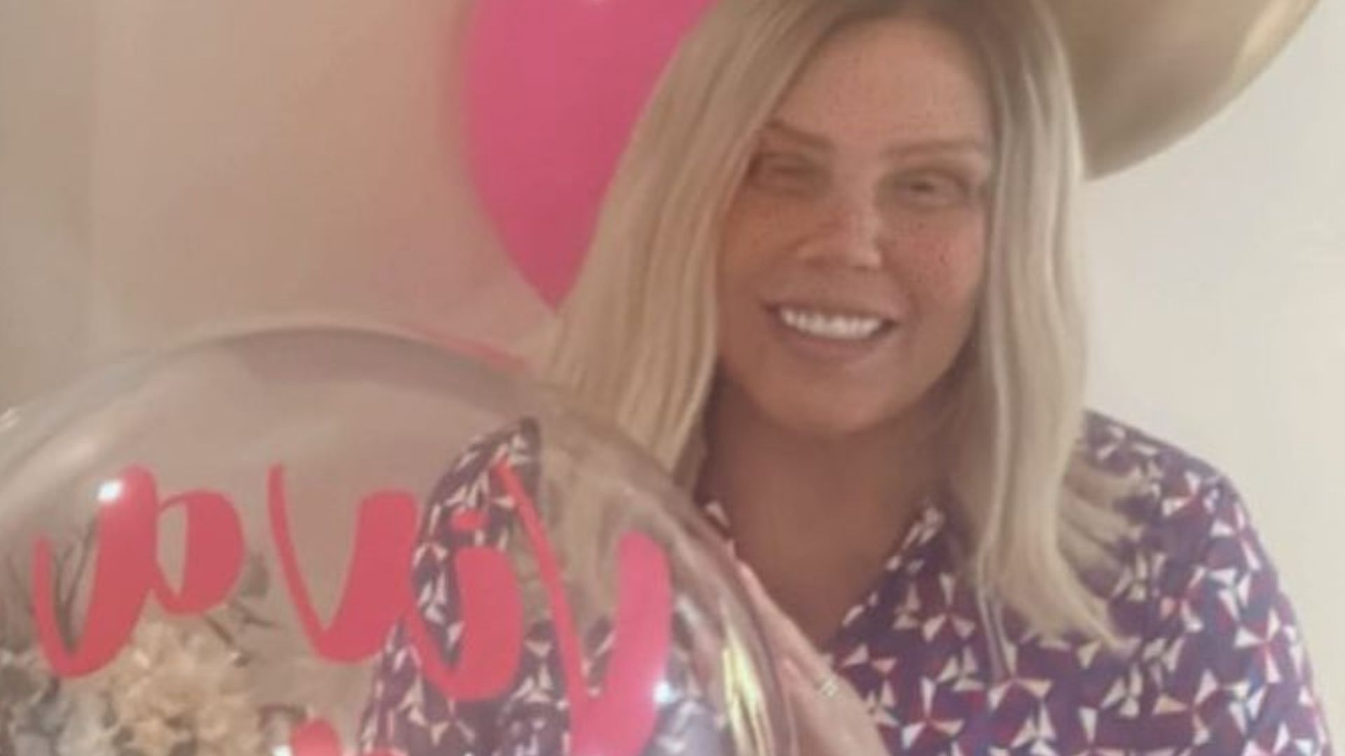 Simony se emociona ao completar etapa no tratamento contra o câncer: “Não foi fácil”