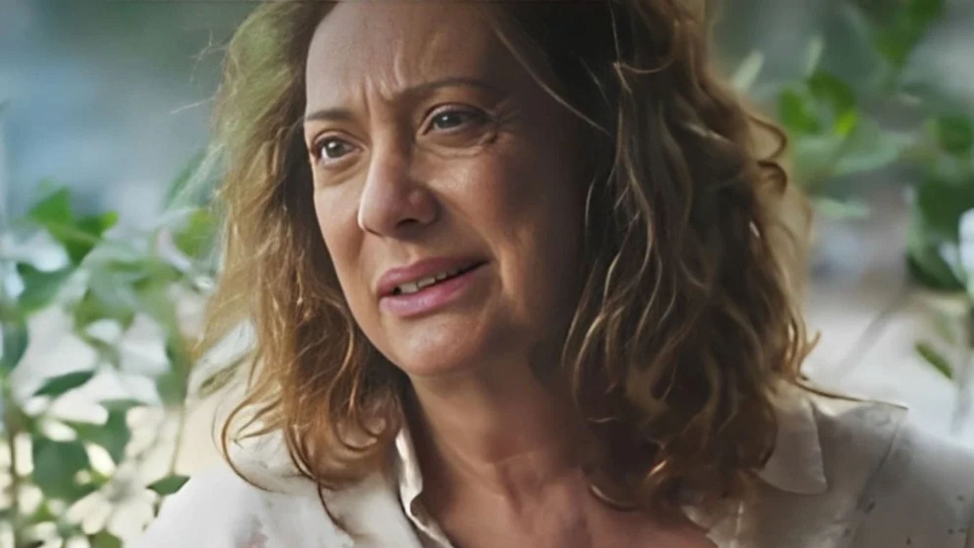 Terra e Paixão: Além de Jonatas, três personagens percebem farsa de Agatha