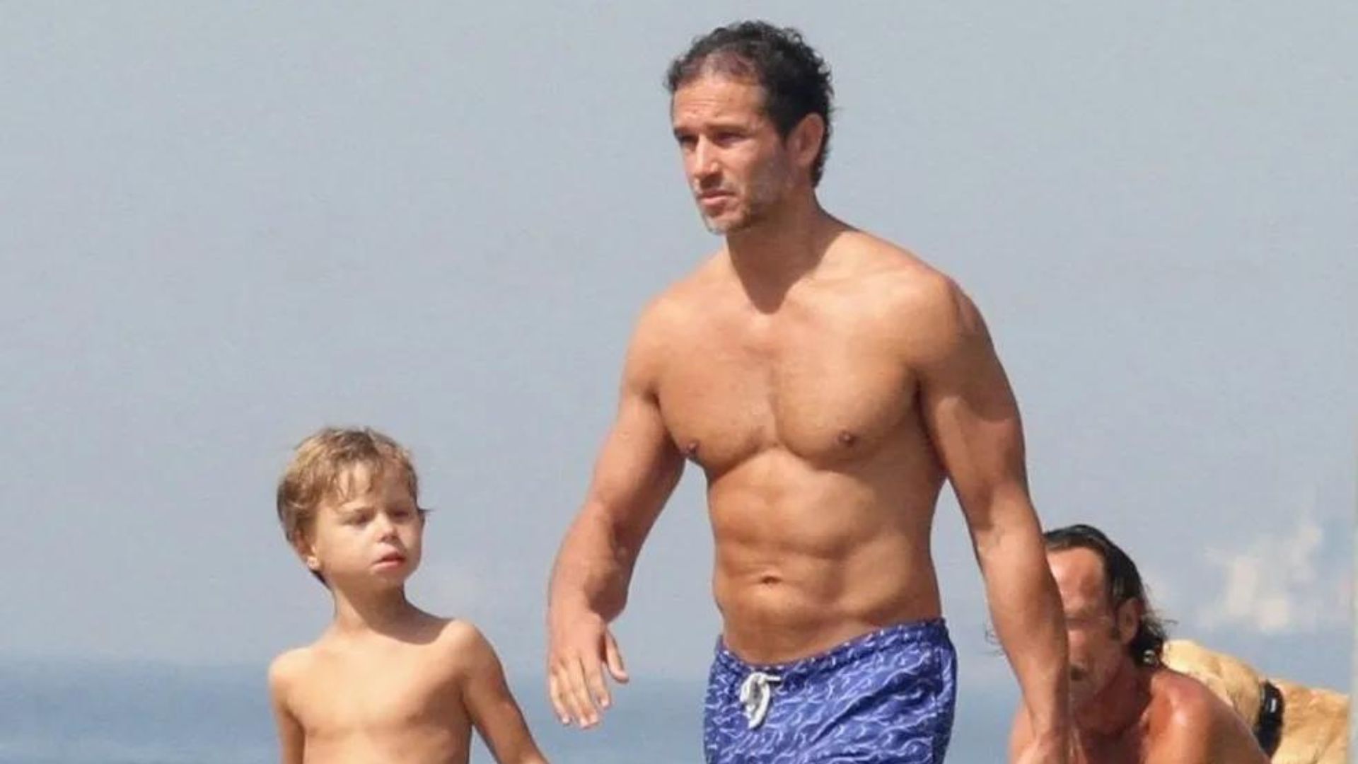 UAU! Paulo Rocha e filho desfrutam praia às vésperas do ‘Dia dos Pais’