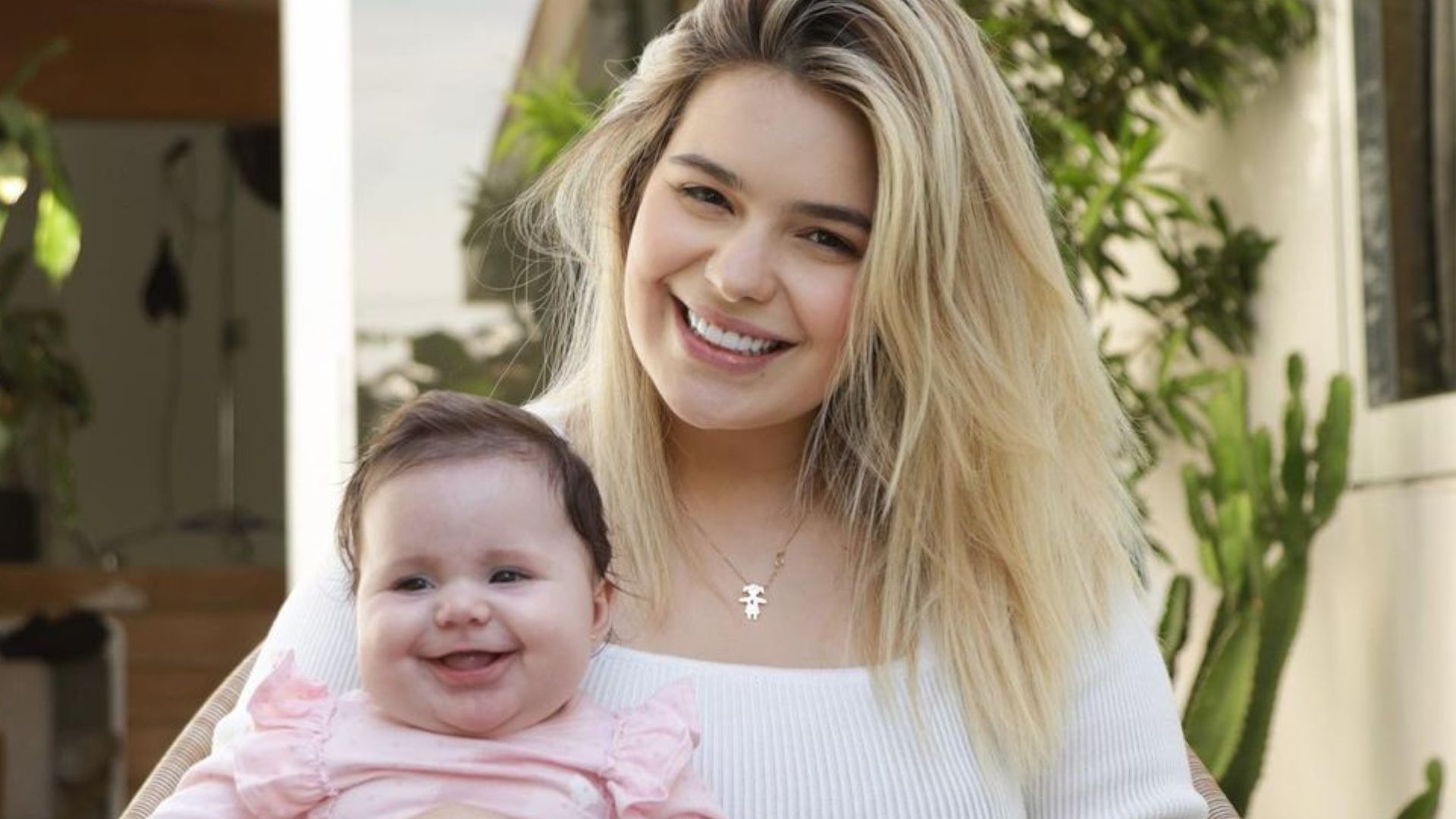 Viih Tube esclarece relação da filha com babá: “Se sente segura com ela”