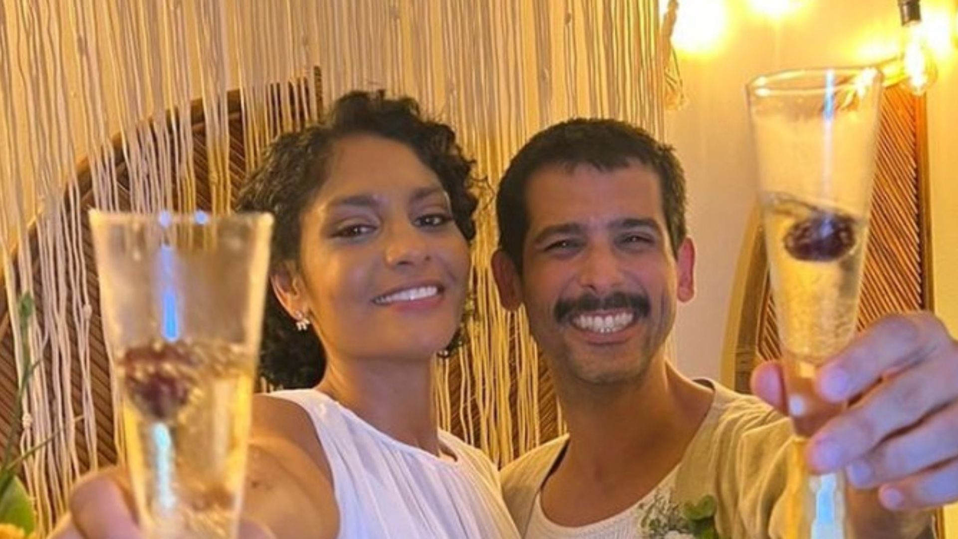Felicidade! Bárbara Reis se casa em cerimônia simples em seu apartamento