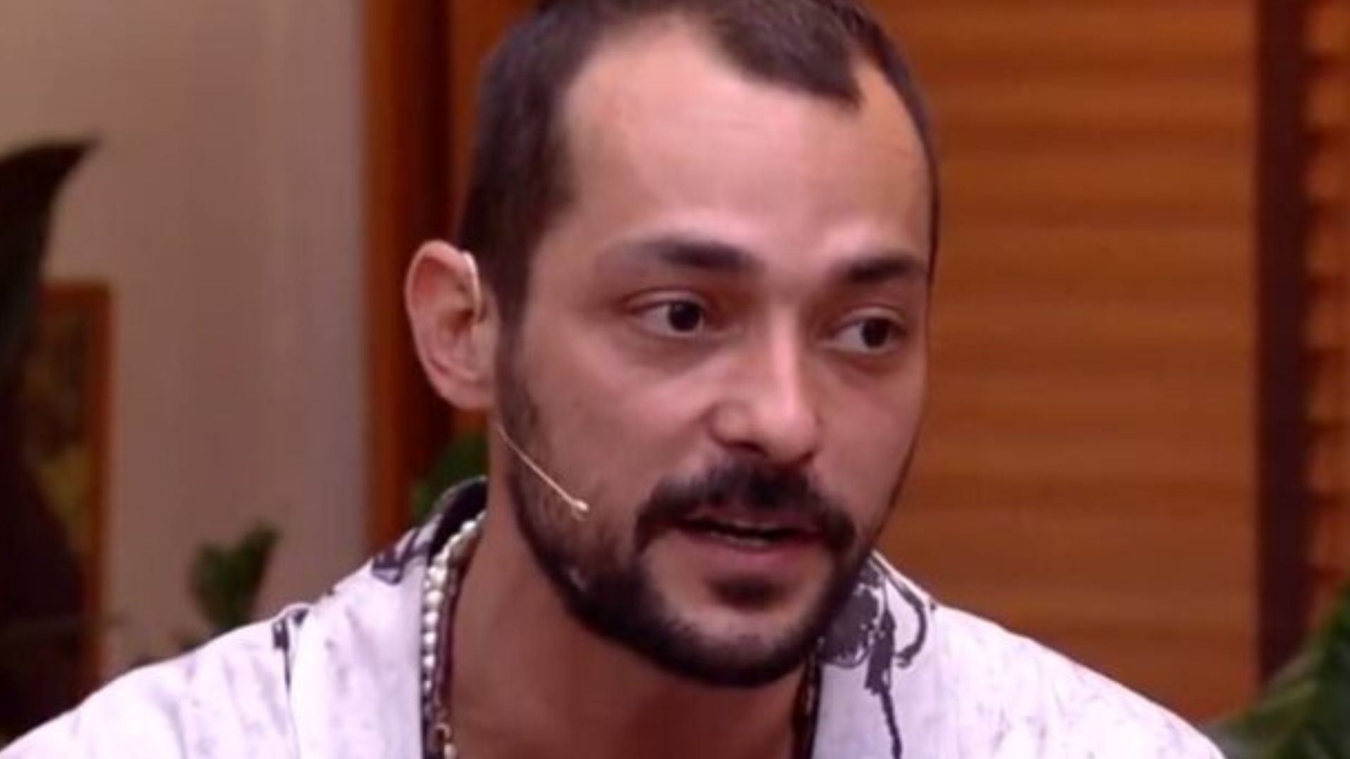 Eduardo Sterblitch revela perrengue com chefão da RedeTV! após acidente