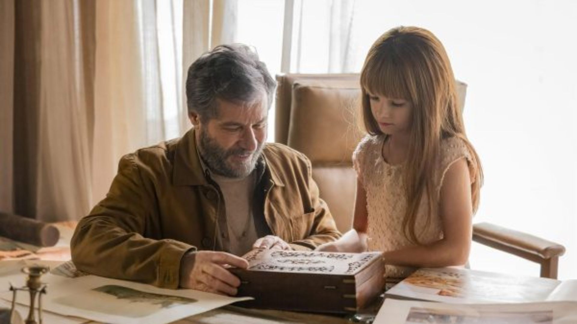 Fuzuê: Com pedra preciosa, César se lembra de tesouro: “Uma moça”