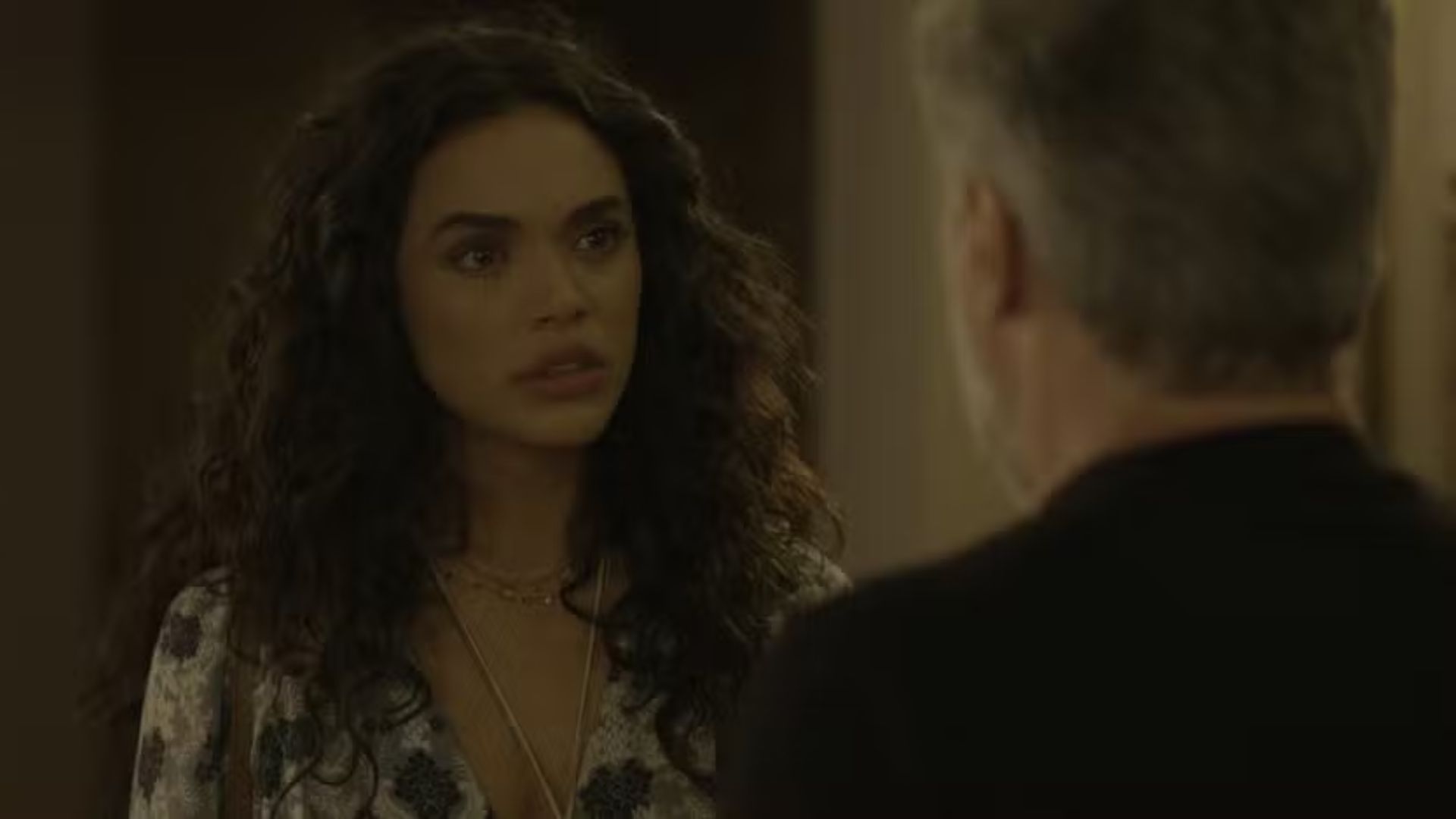 Fuzuê: Luna procura por pai e cai na lábia de César