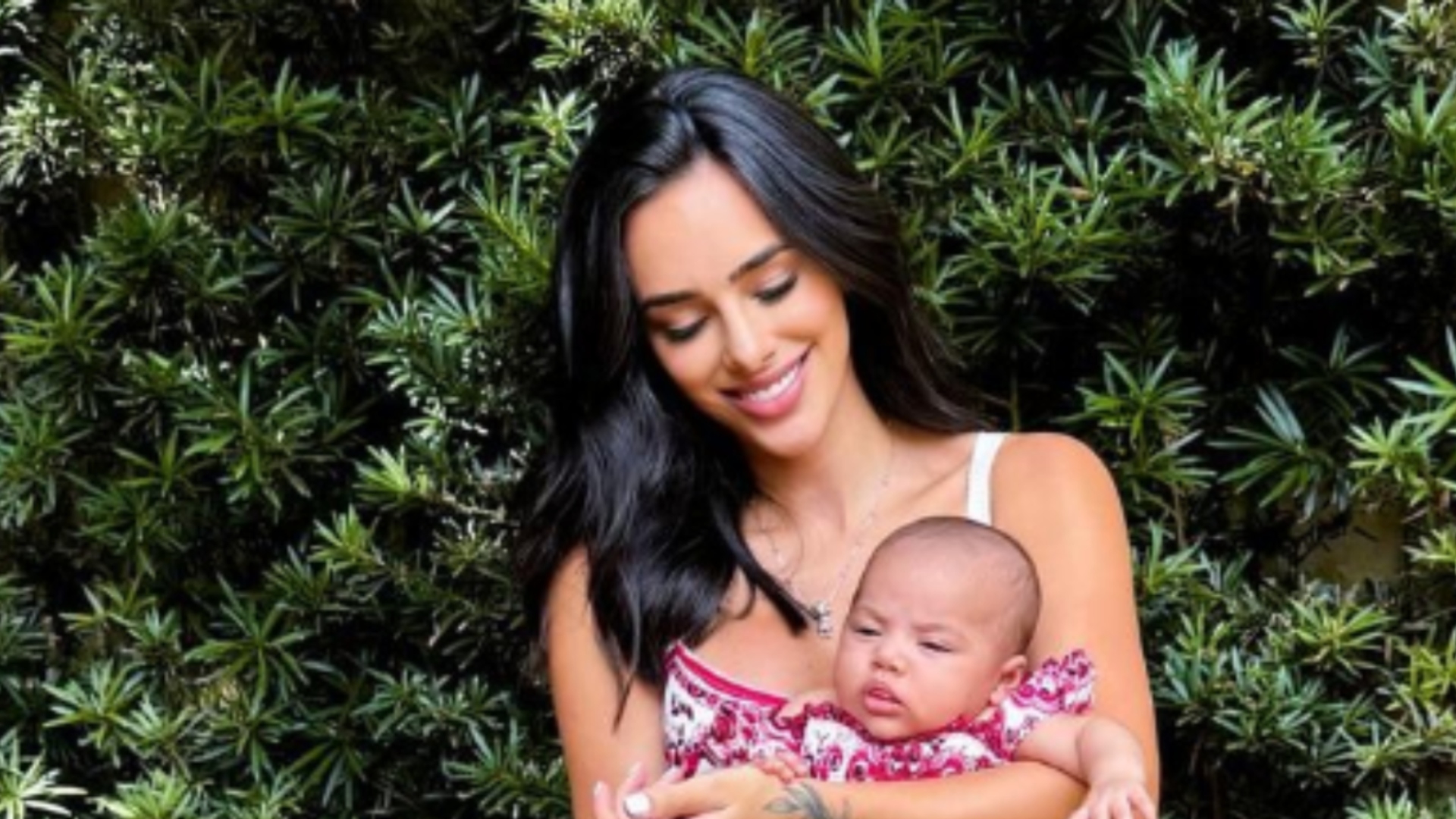 Bruna Biancardi e Mavie surgem iguais com look de quase R$ 20 mil