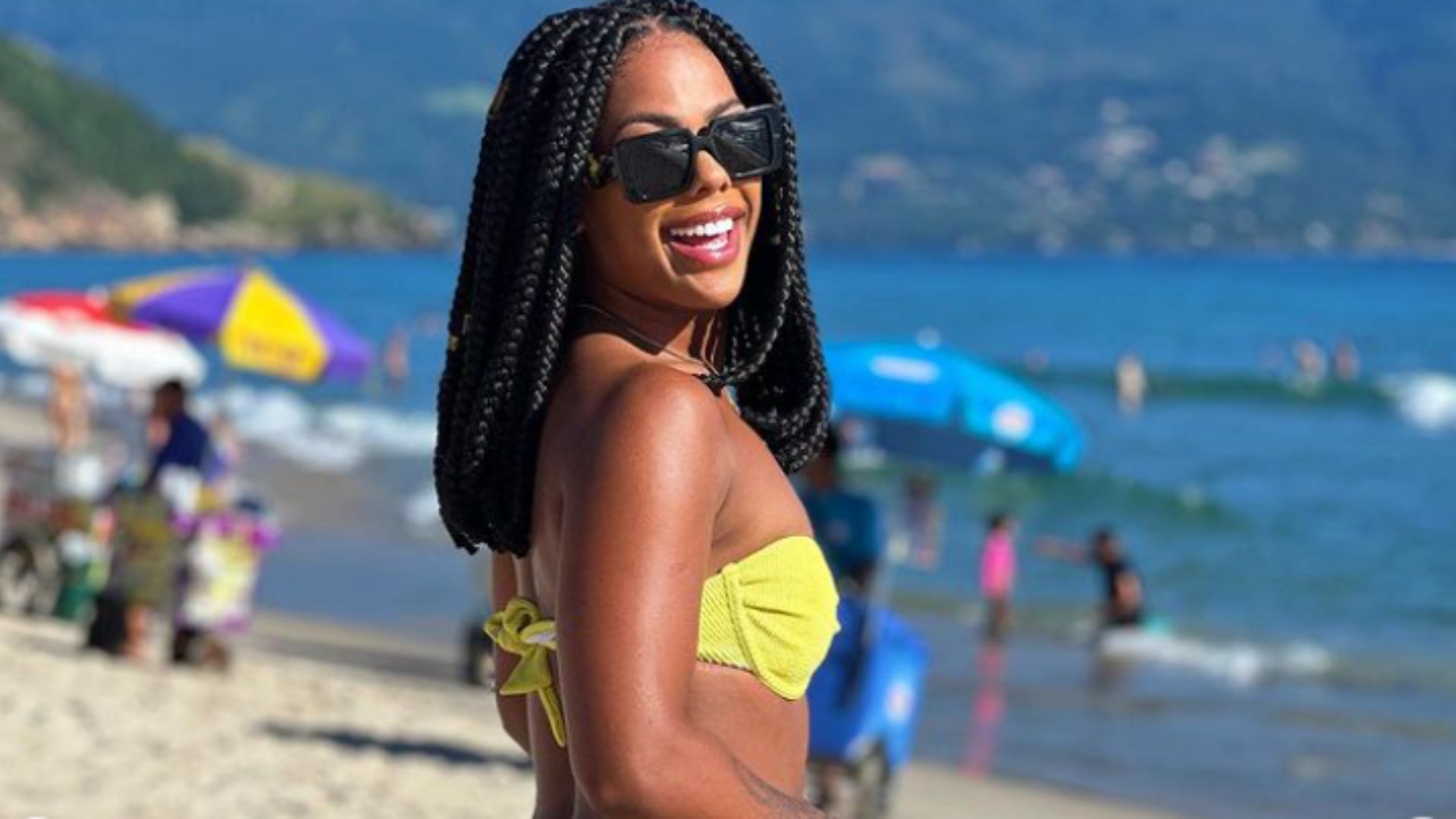 Marvvila curte praia e recebe chuva de elogios: “Preta rara”