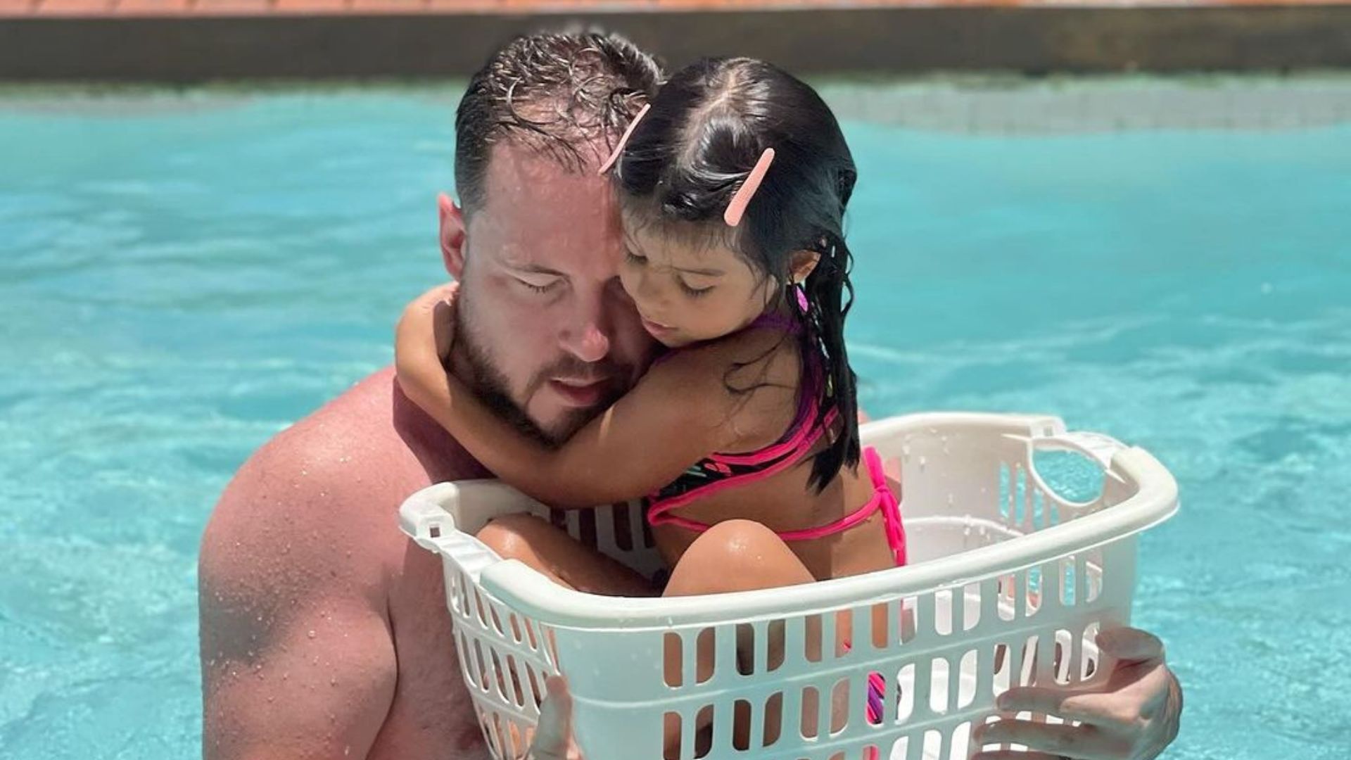 Surpreendendo fãs, Thiago Nigro revela relação com enteada: “Ajudo e cuido”