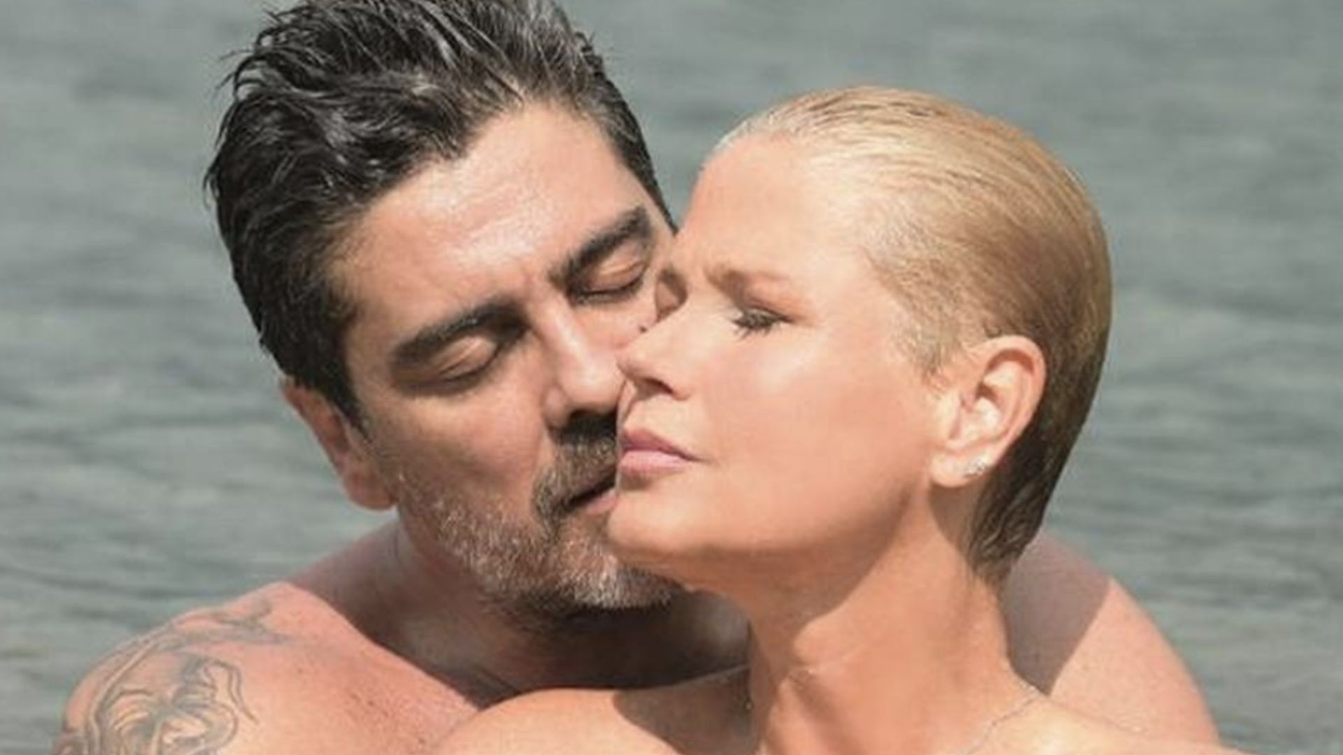 Sem tabu, Xuxa expõe vida íntima com o marido: “Com ele e sozinha”