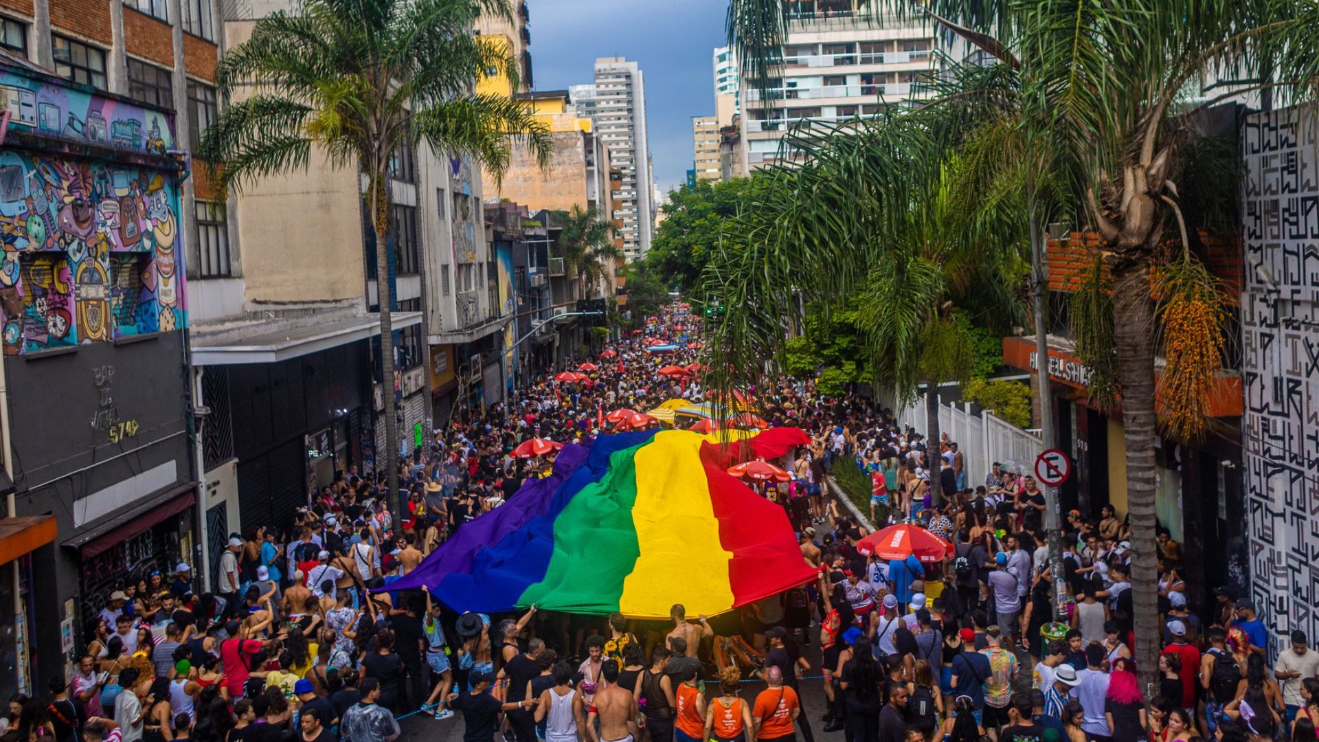 Sem MC Pipokinha, bloco da Kat Klub lota a Rua Augusta no Carnaval