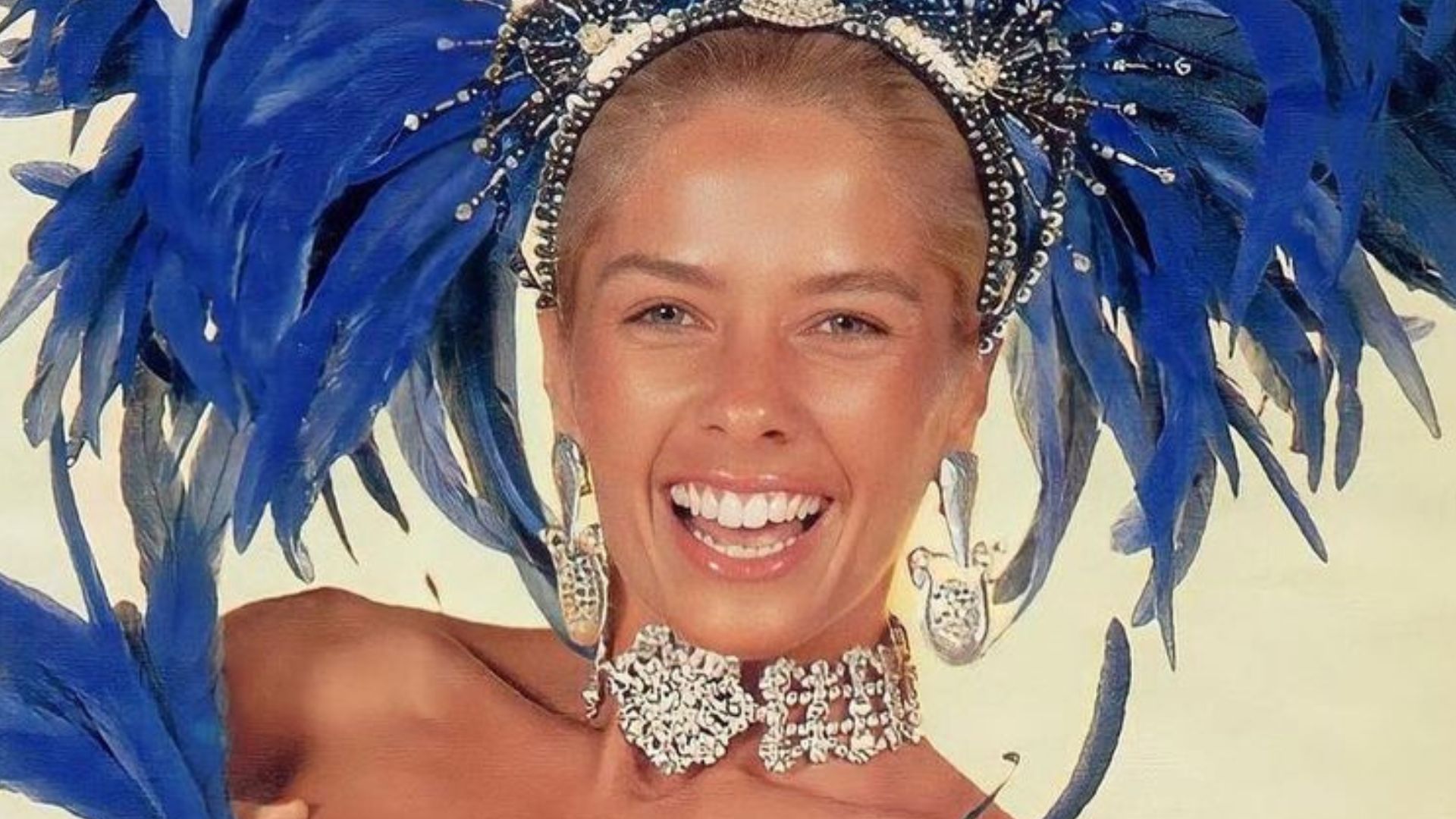 Adriane Galisteu causa alvoroço ao resgatar foto seminua em Carnaval de 1997: “Demais”