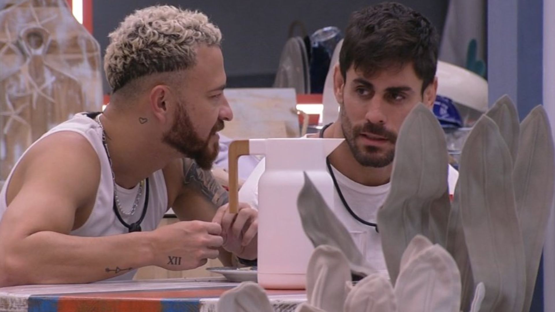 BBB23: Cara de Sapato dá primeiro emoji de cobra e detona brother: “Querendo manipular”