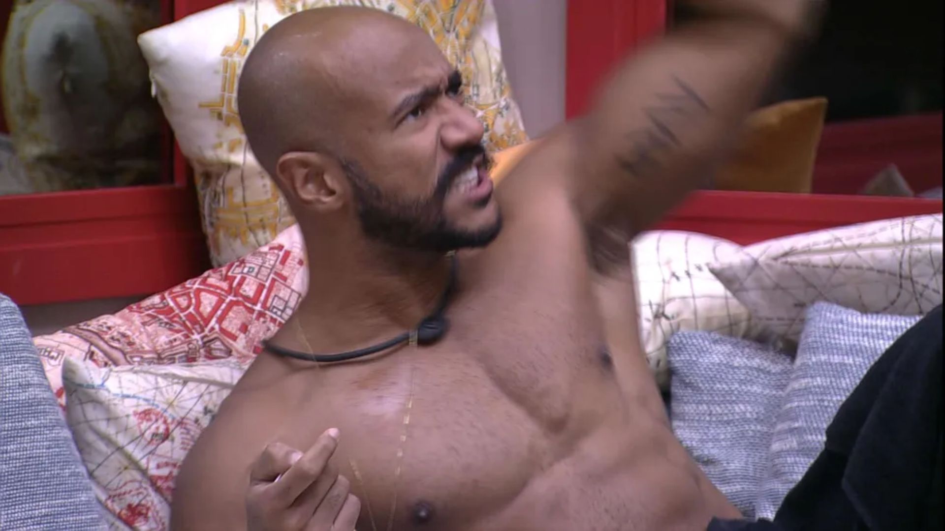 BBB23: Ricardo perde a cabeça por julgamentos e detona sister: “Muito mimimi”
