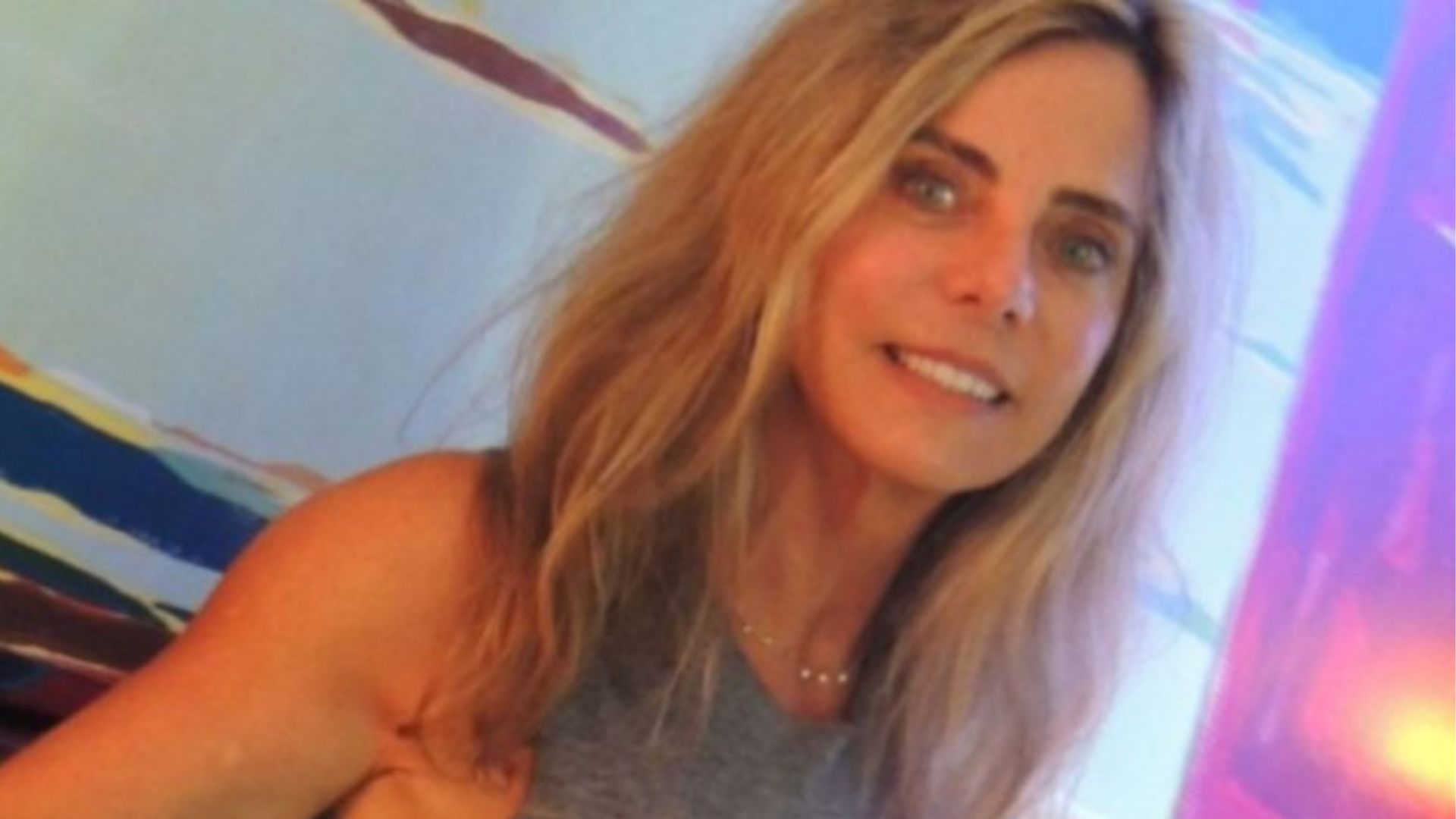 Aos 70 anos, Bruna Lombardi tira a calça e impressiona fãs só de calcinha: “Muito gata”