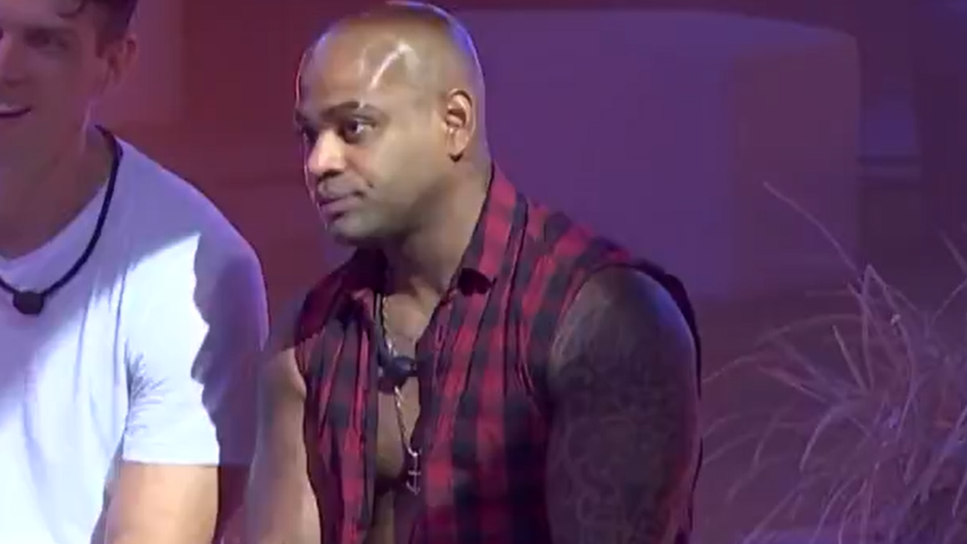 BBB23: Fura olho? Cezar admite paixão por sister ‘comprometida’: “Mexe comigo”