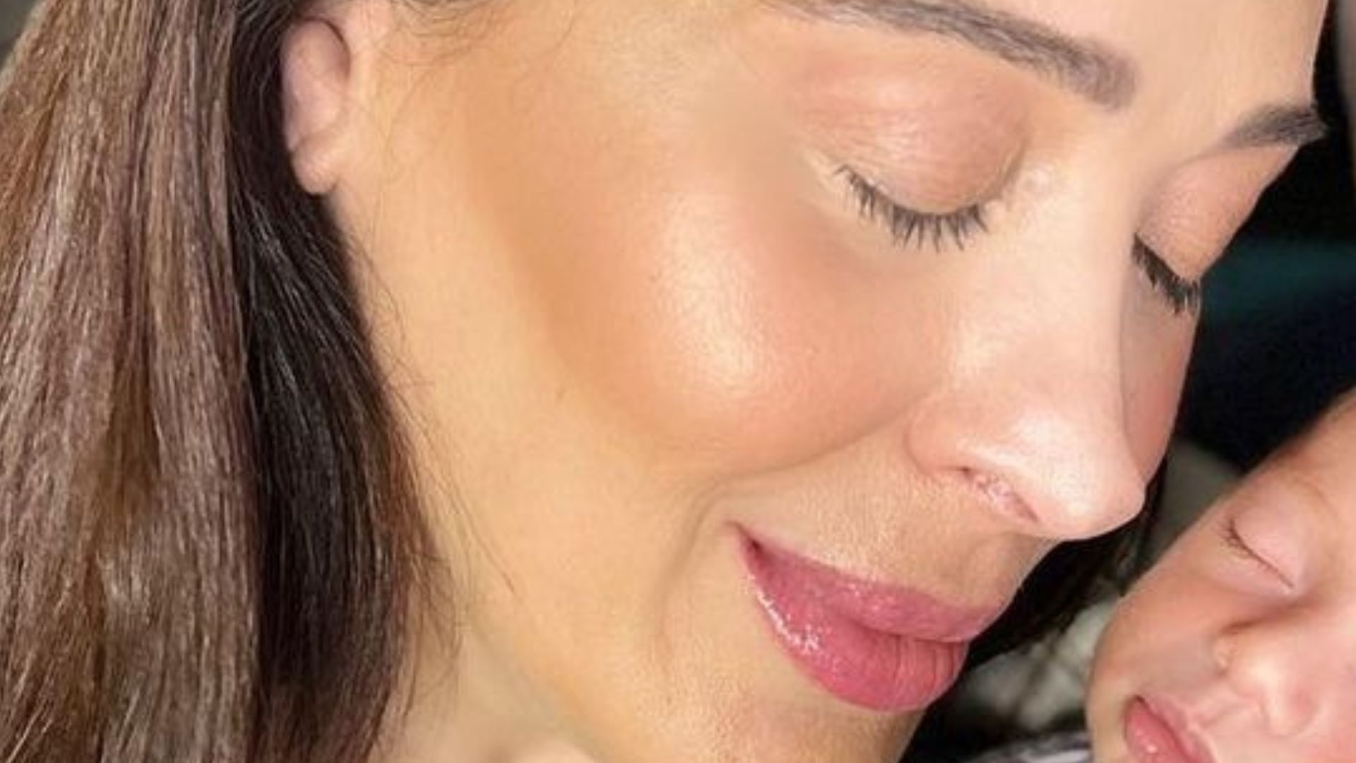 Claudia Raia mostra momento de amor com caçula e marido: “Meus meninos”