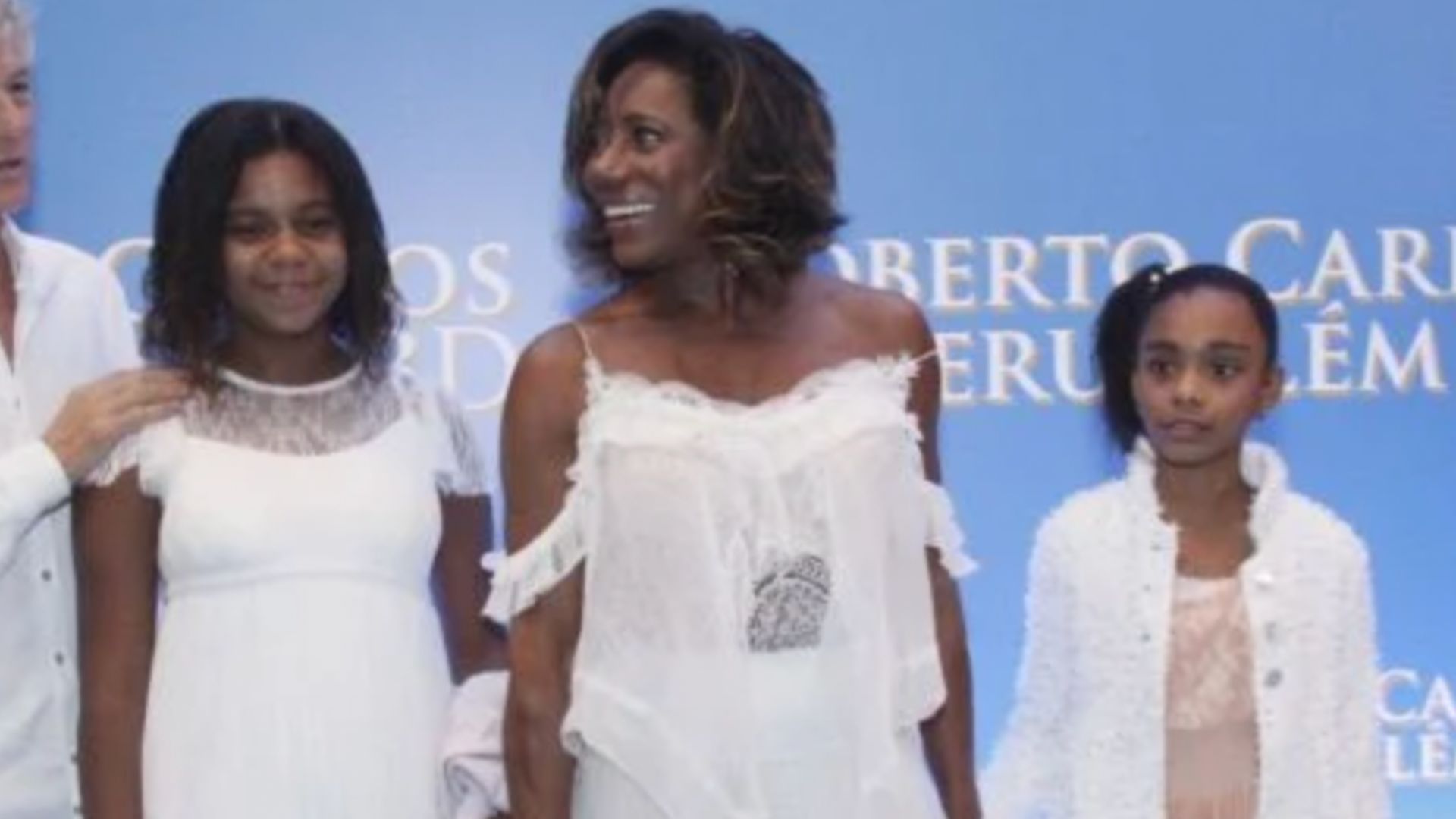 A foto rara de Gloria Maria ao lado de seu marido francês
