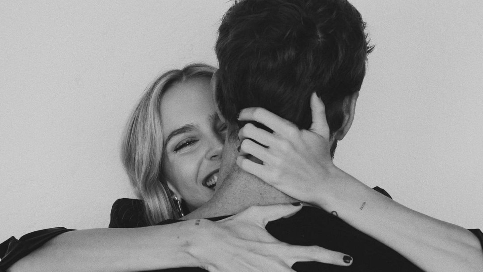 Isabella Scherer é pedida em casamento com aliança diferentona: “Nunca vi algo assim”